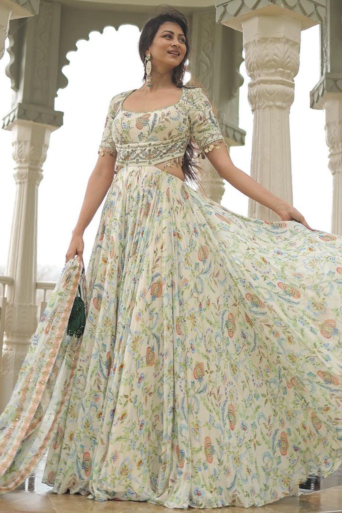 Sukhneet Wadhwa In Bushra