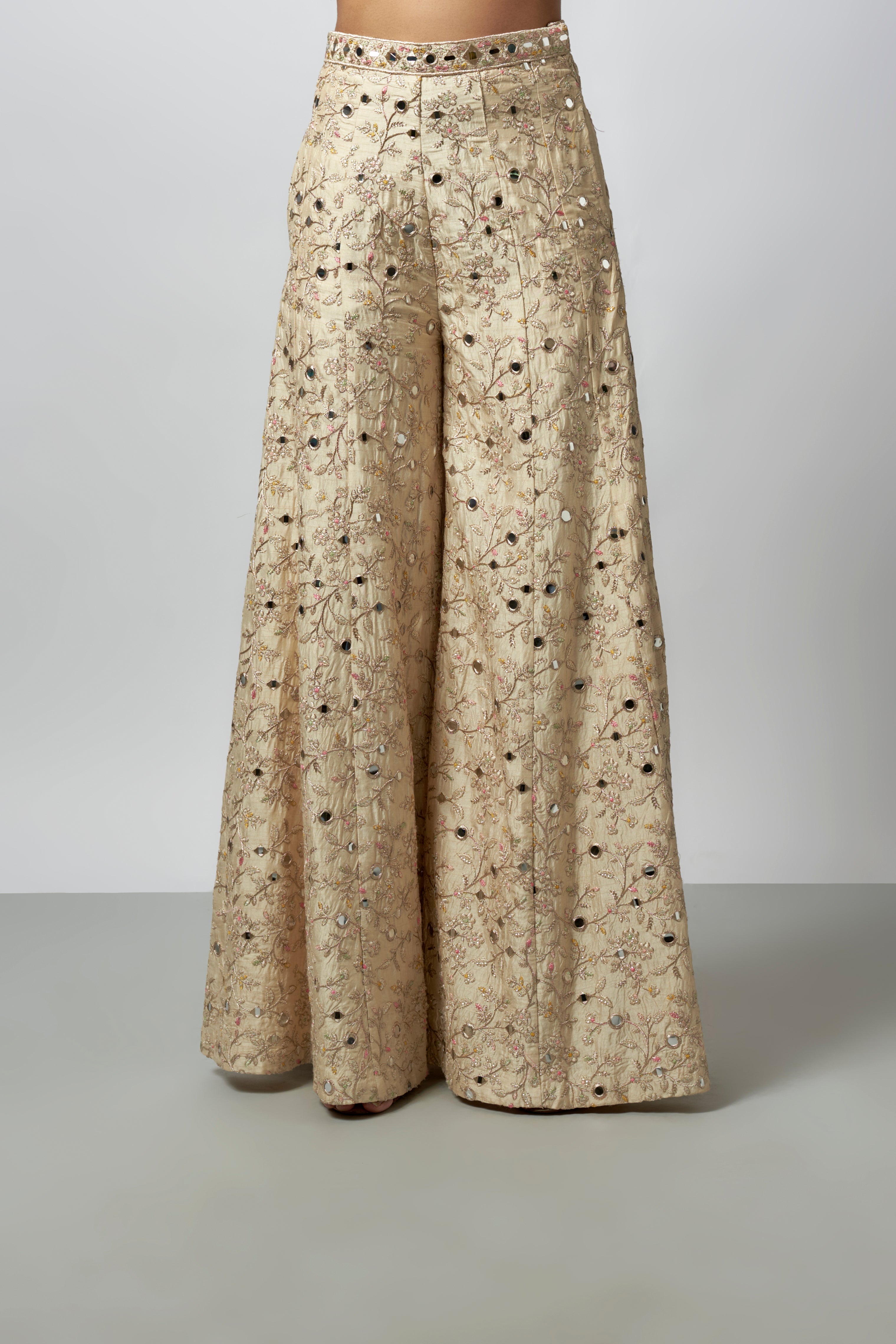 Sachi Gilani In Akila Pant Set