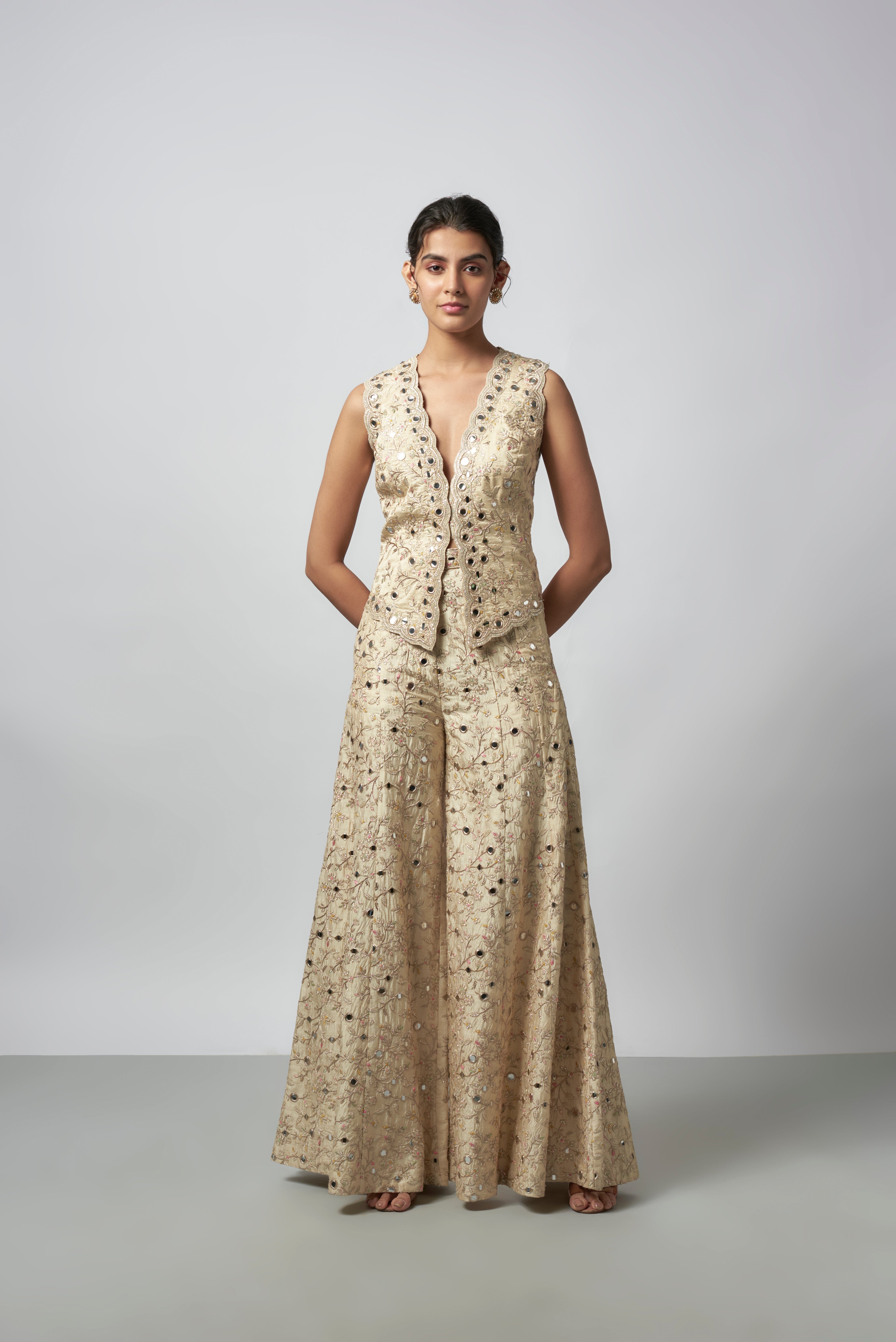 Sachi Gilani In Akila Pant Set