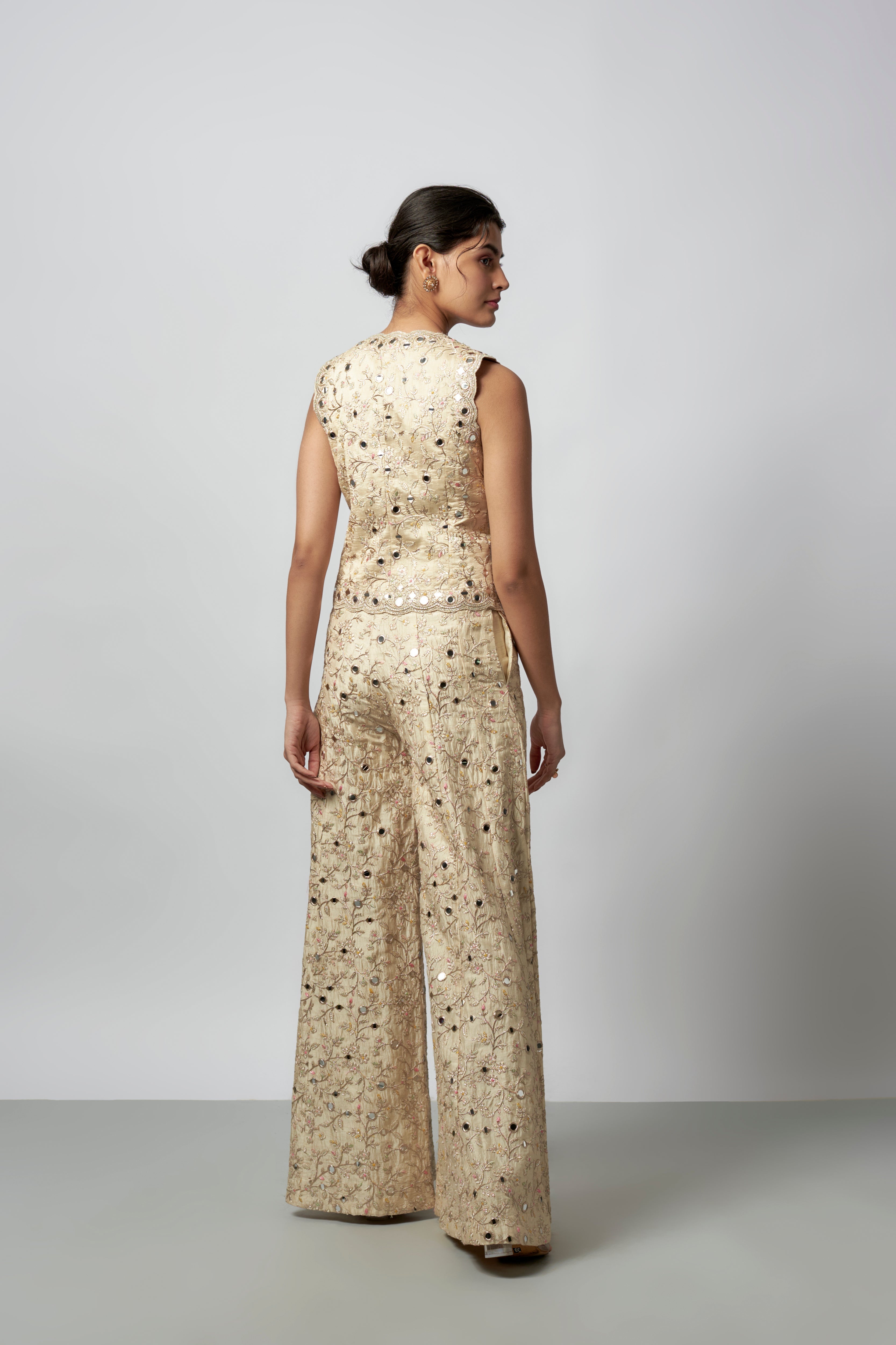 Sachi Gilani In Akila Pant Set