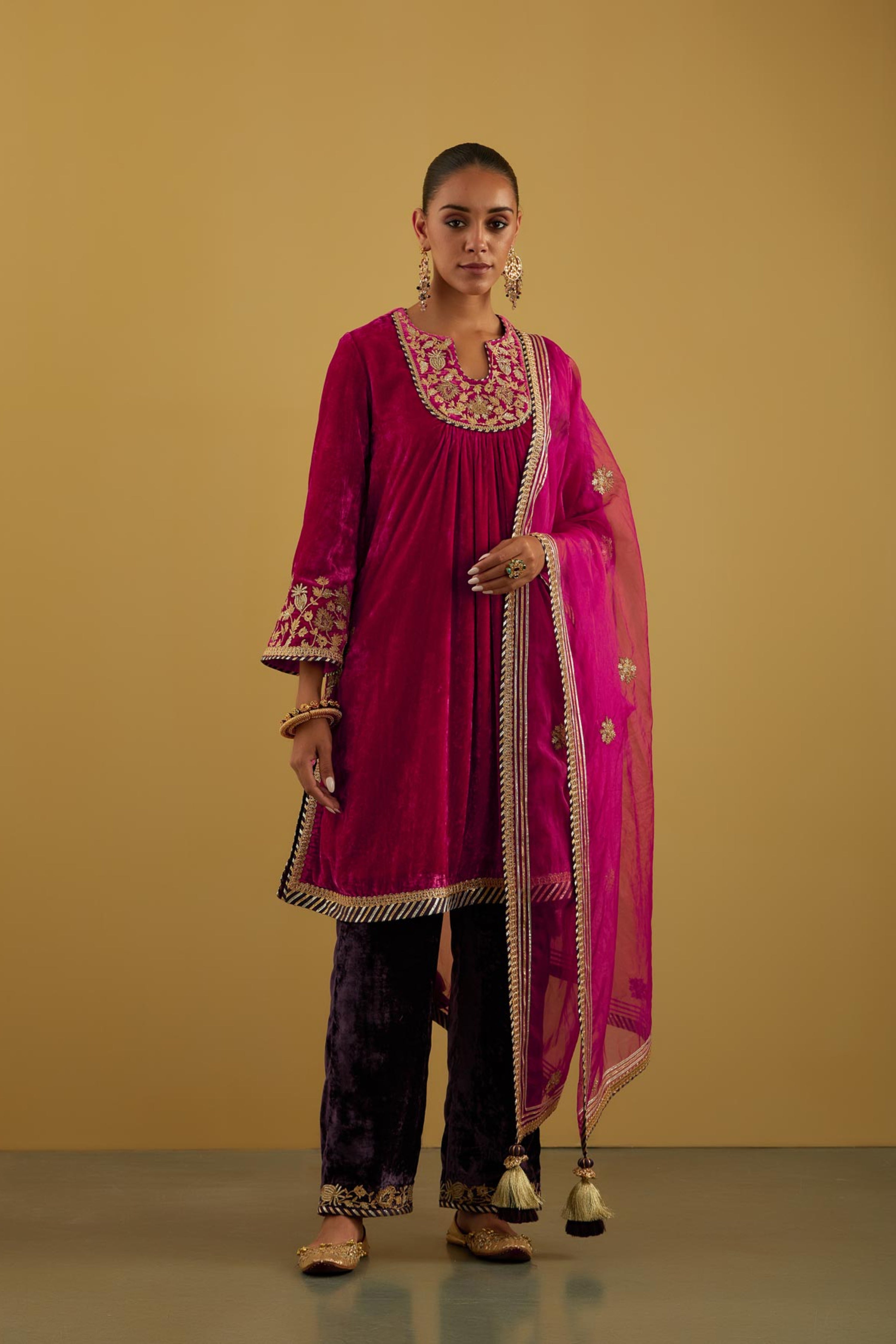 Firan Velvet Kurta With Pants And Dupatta