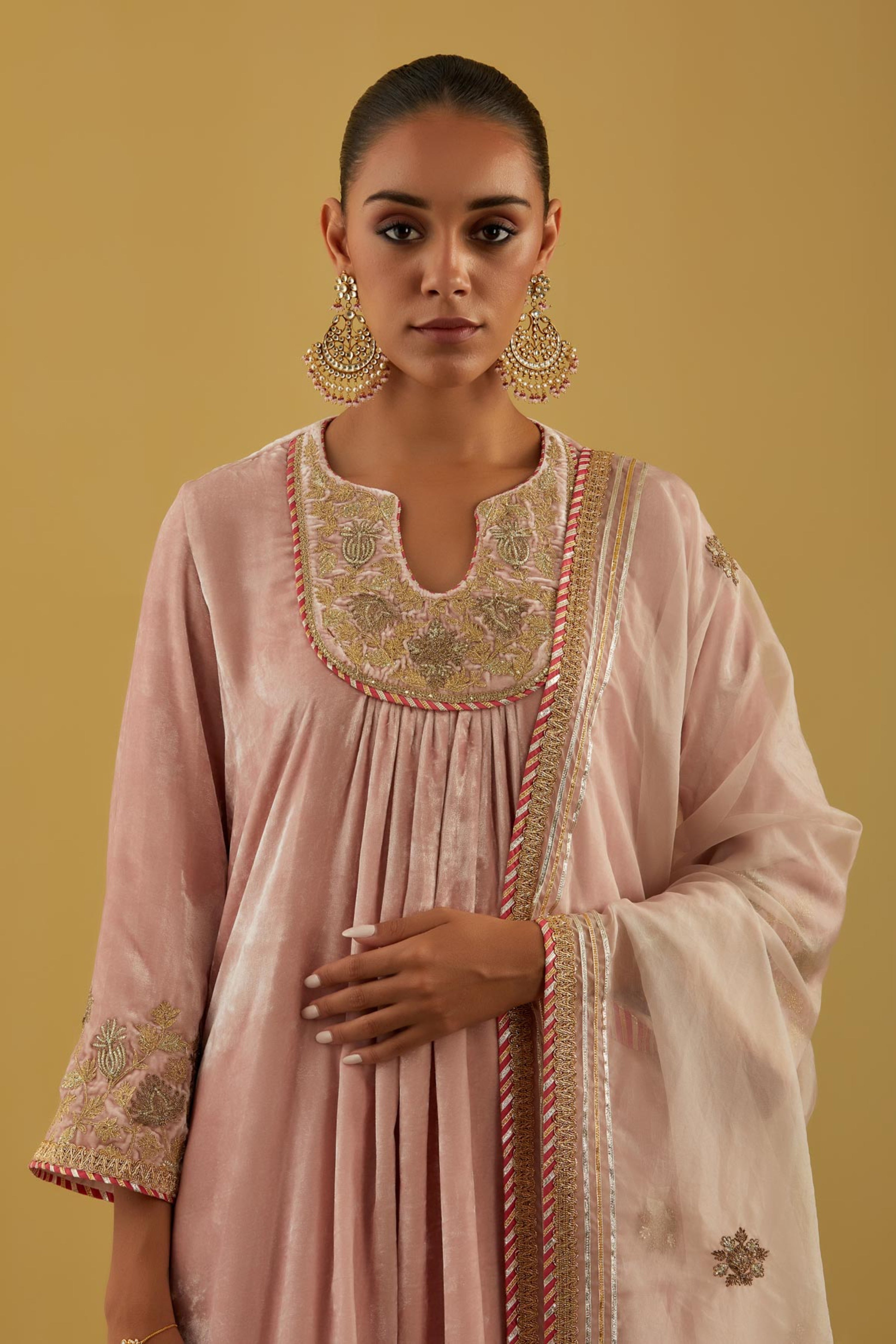 Firan Velvet Kurta With Pants And Dupatta