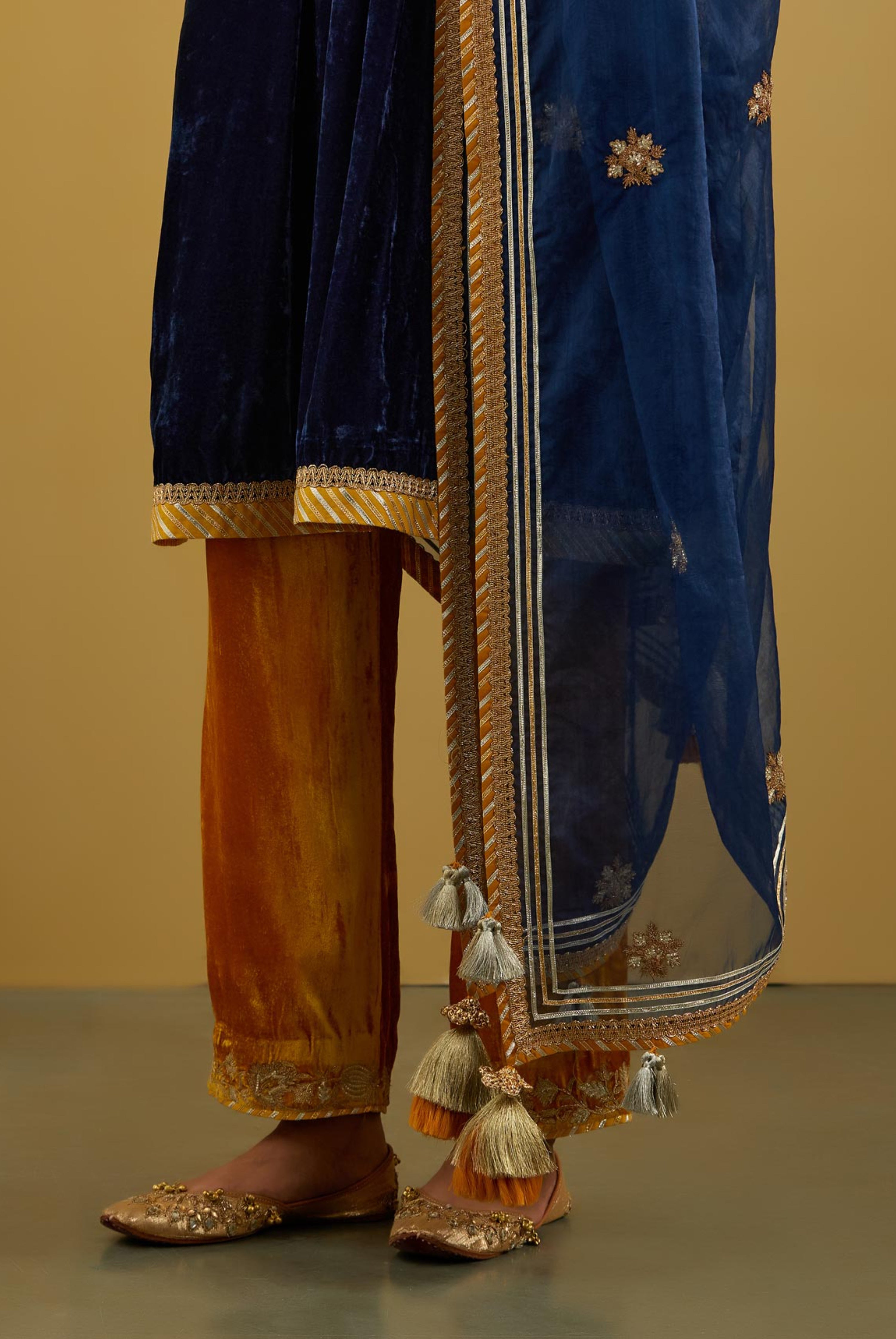 Firan Velvet Kurta With Pants And Dupatta