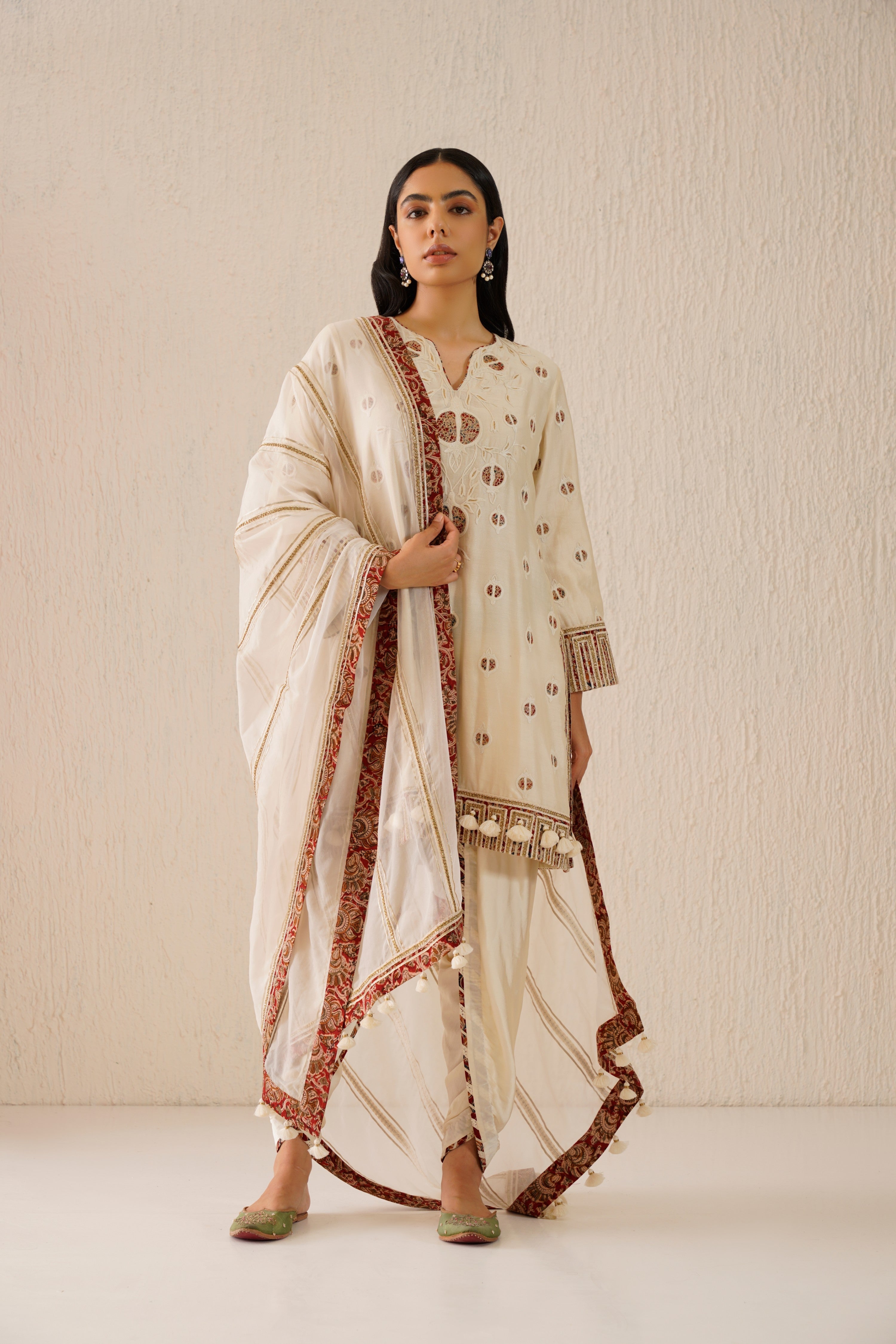 Anaar Short Kurta With Dhoti Pants & Dupatta