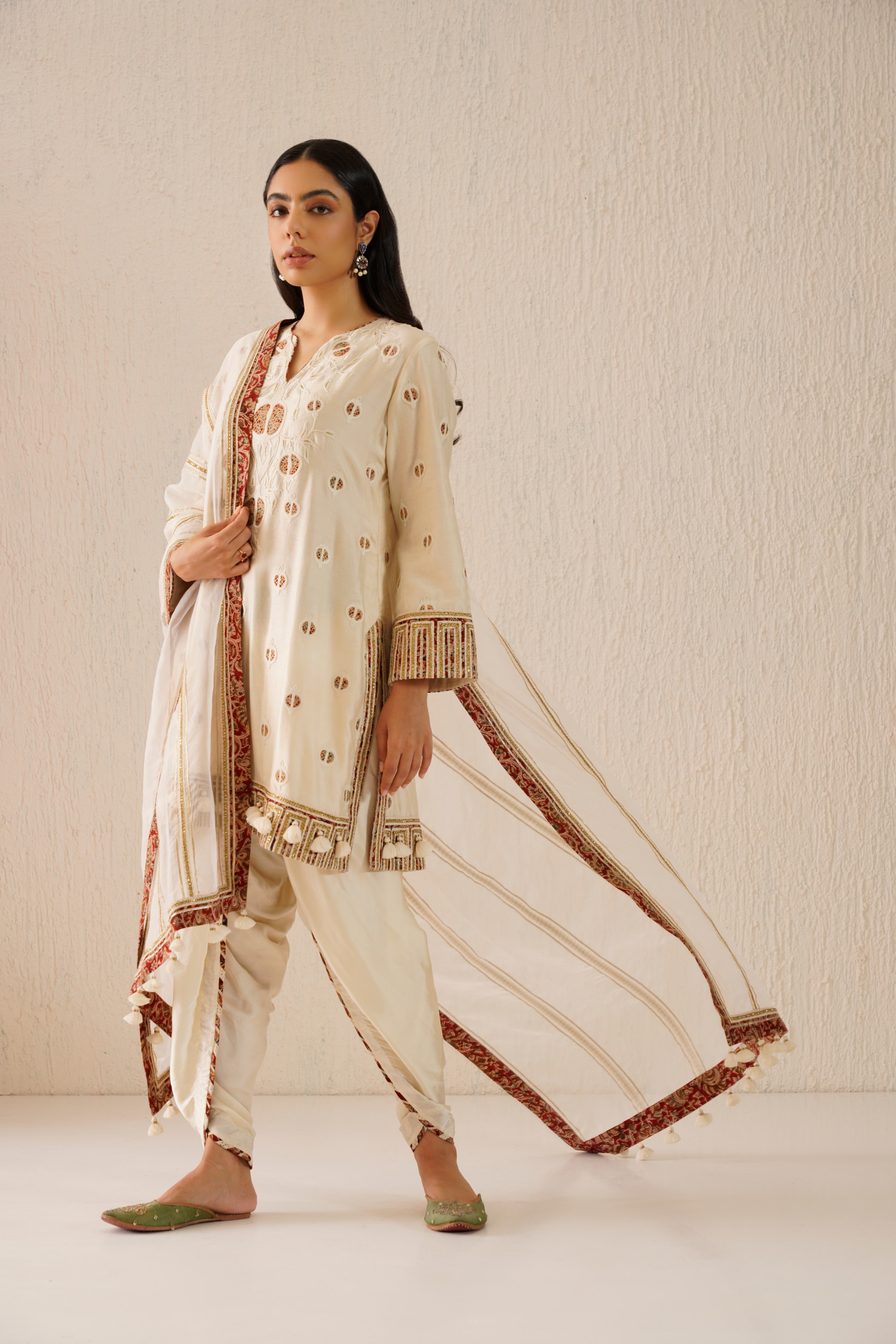 Anaar Short Kurta With Dhoti Pants & Dupatta