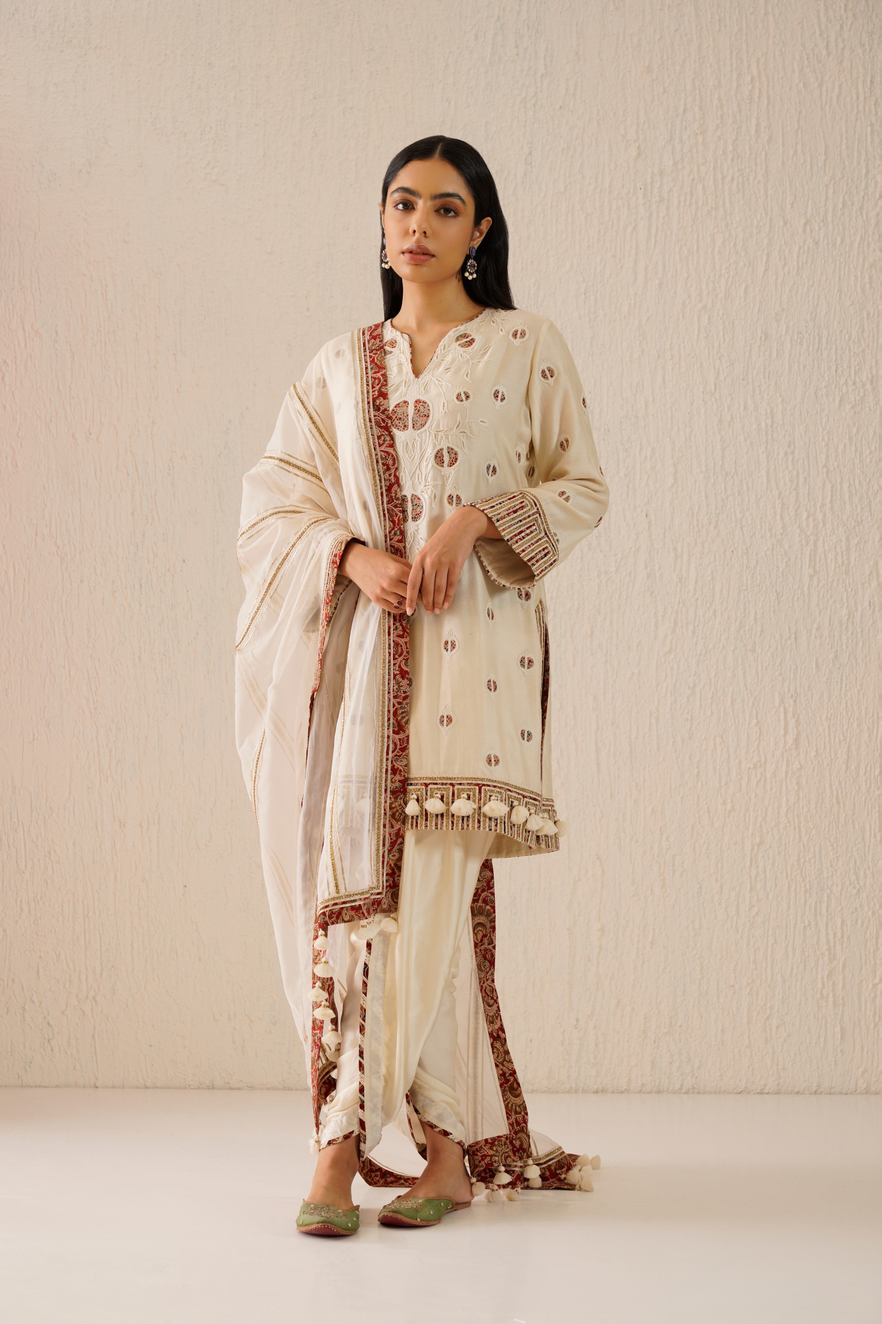 Anaar Short Kurta With Dhoti Pants & Dupatta