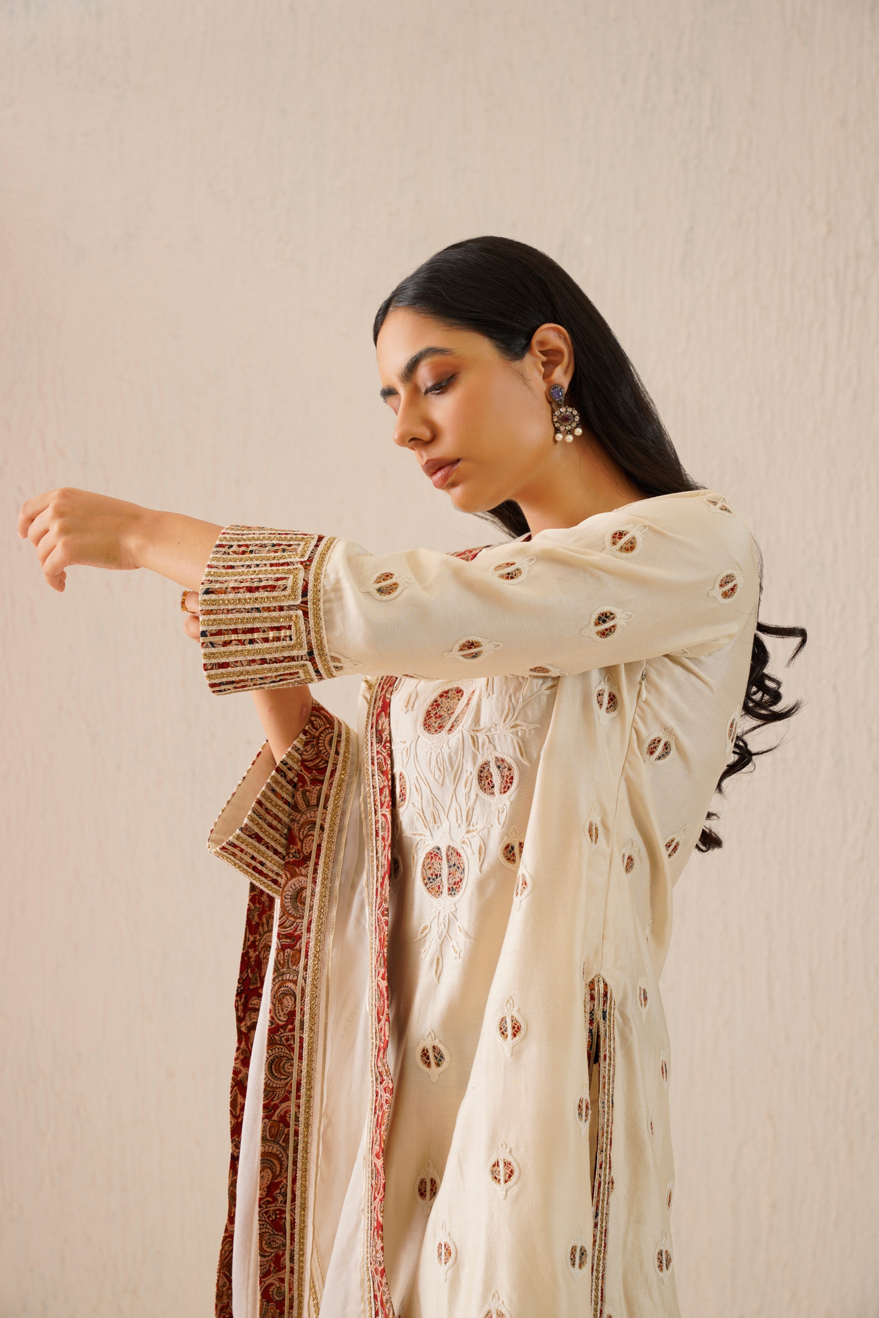 Anaar Short Kurta With Dhoti Pants & Dupatta
