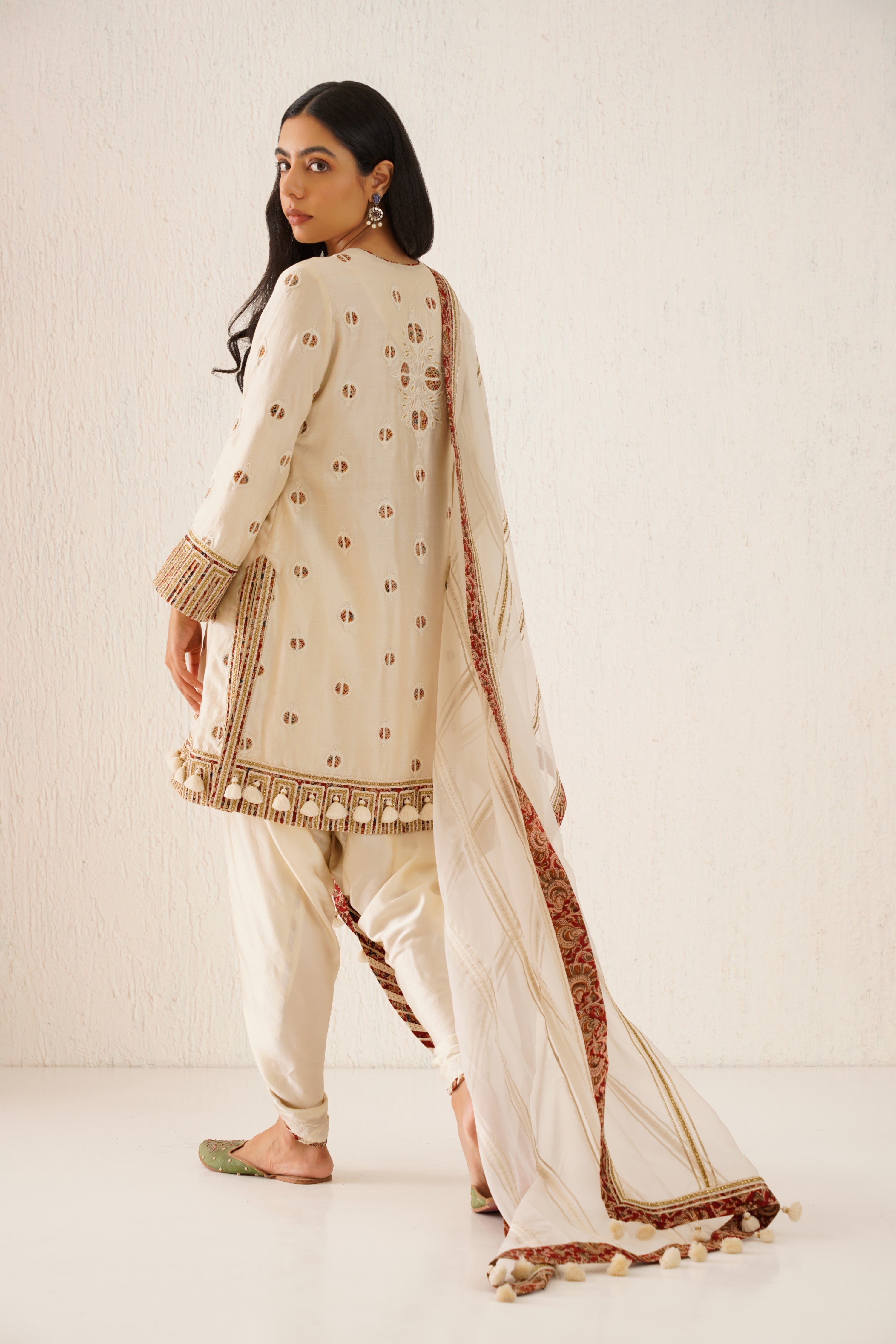 Anaar Short Kurta With Dhoti Pants & Dupatta