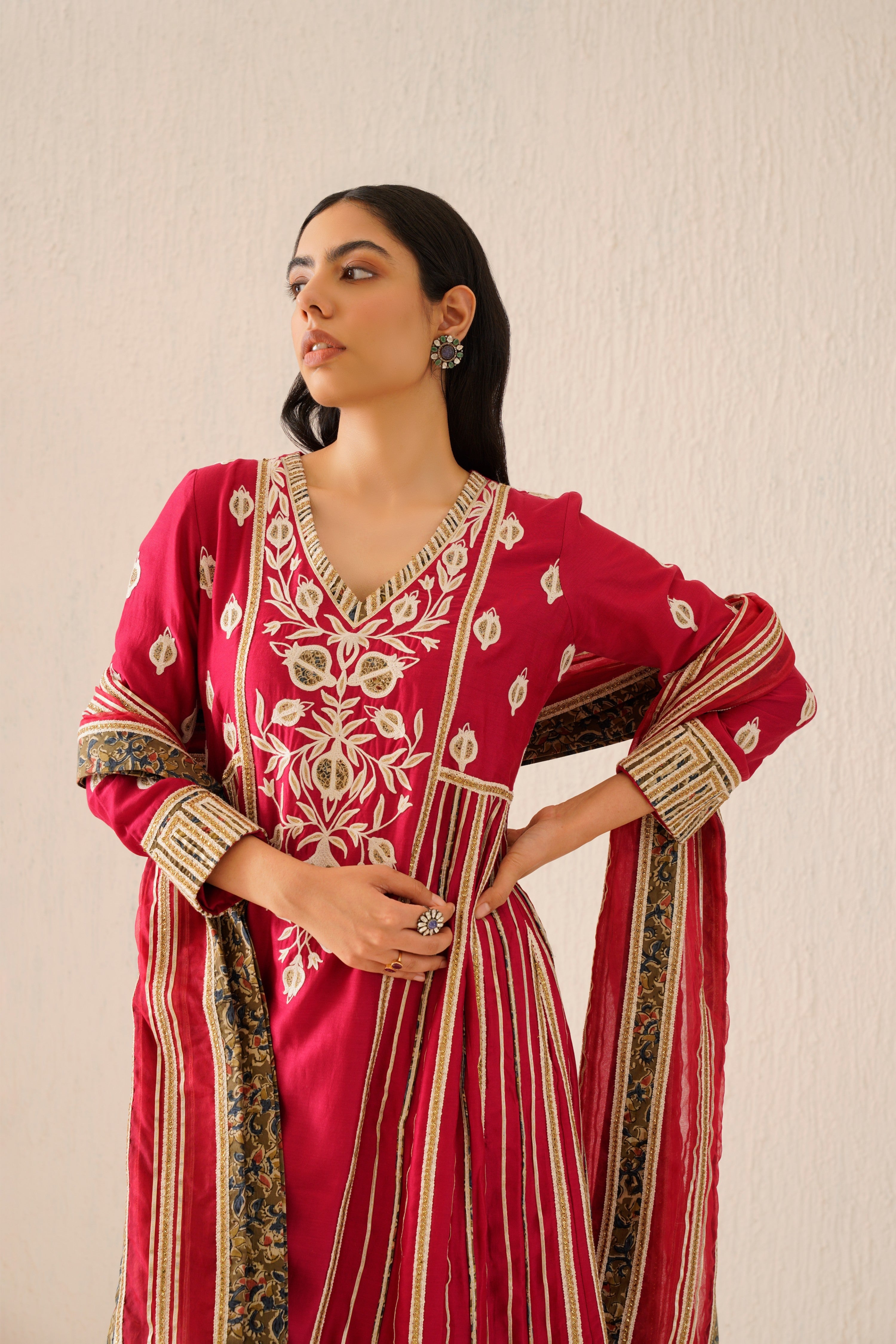 Anaar Long Kurta With Side Pleats And Pants