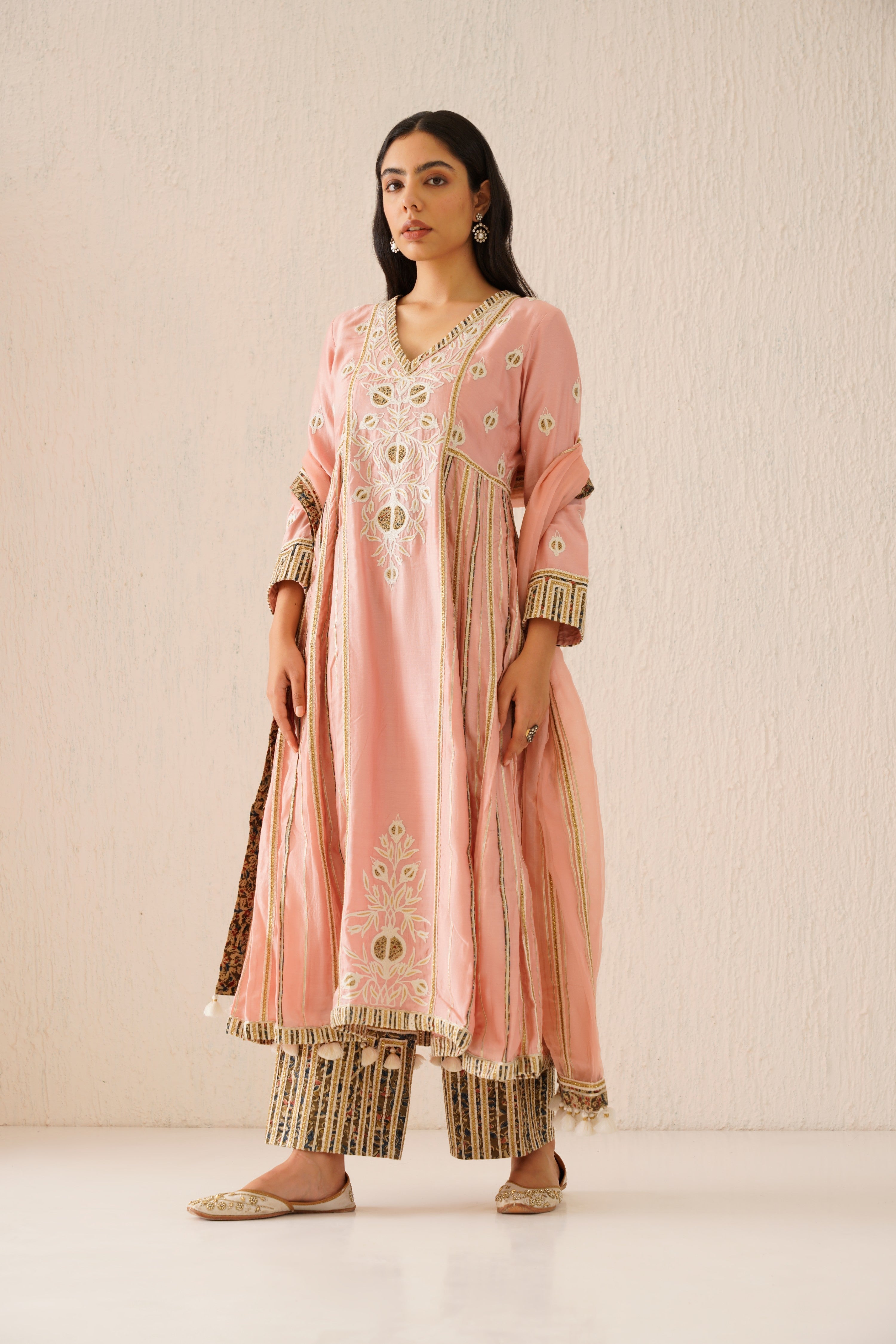 Anaar Long Kurta With Side Pleats And Pants