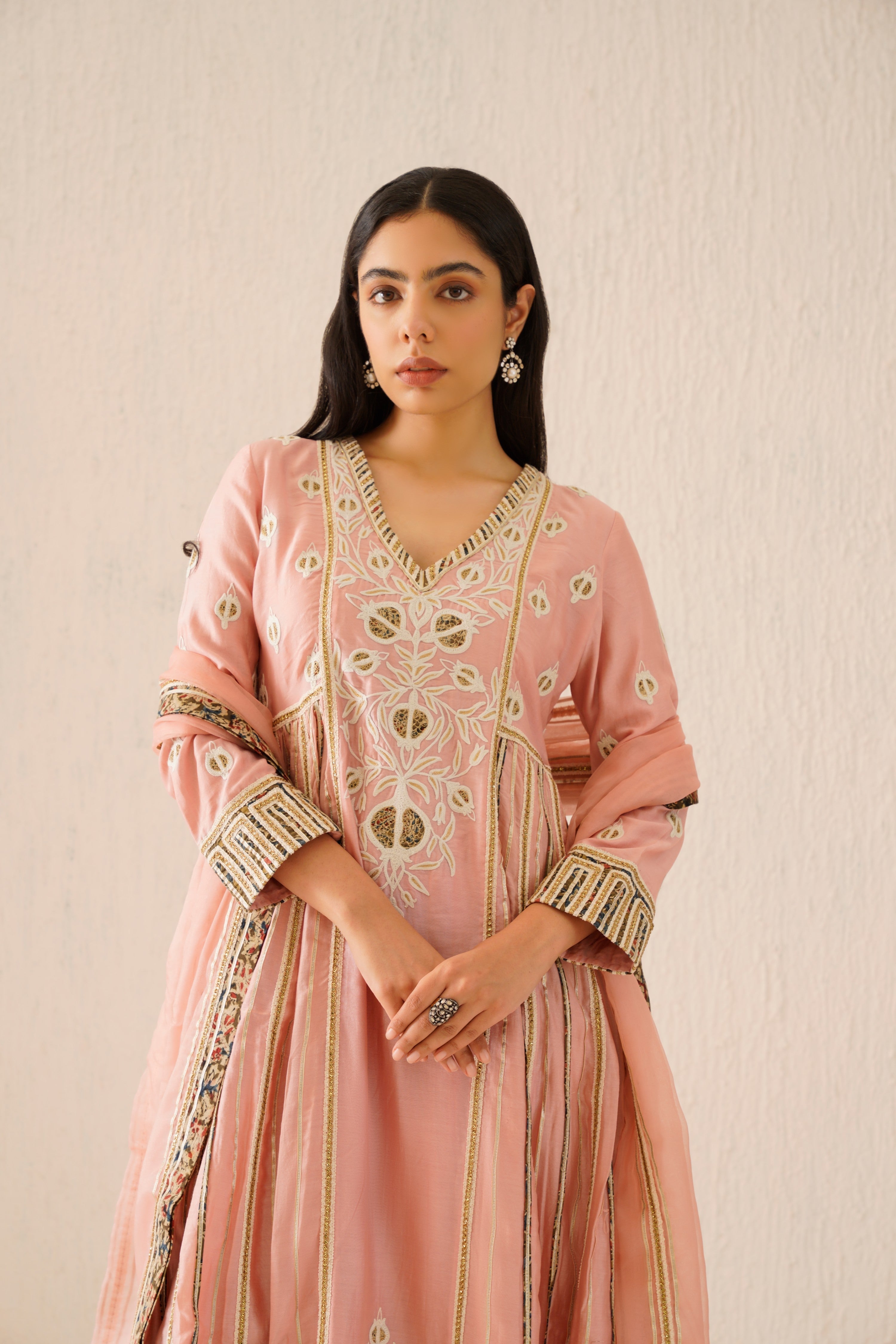 Anaar Long Kurta With Side Pleats And Pants