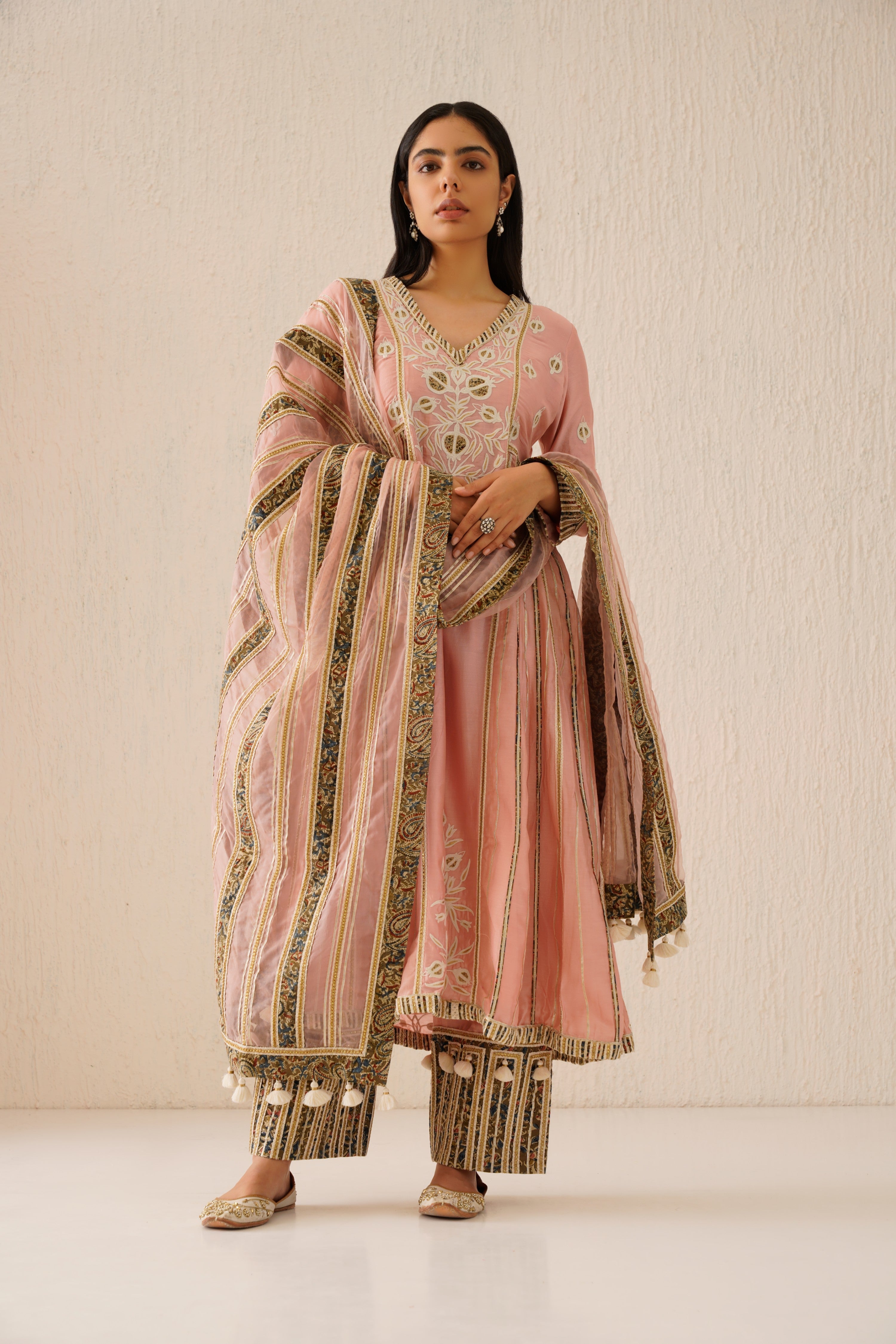 Anaar Long Kurta With Side Pleats And Pants