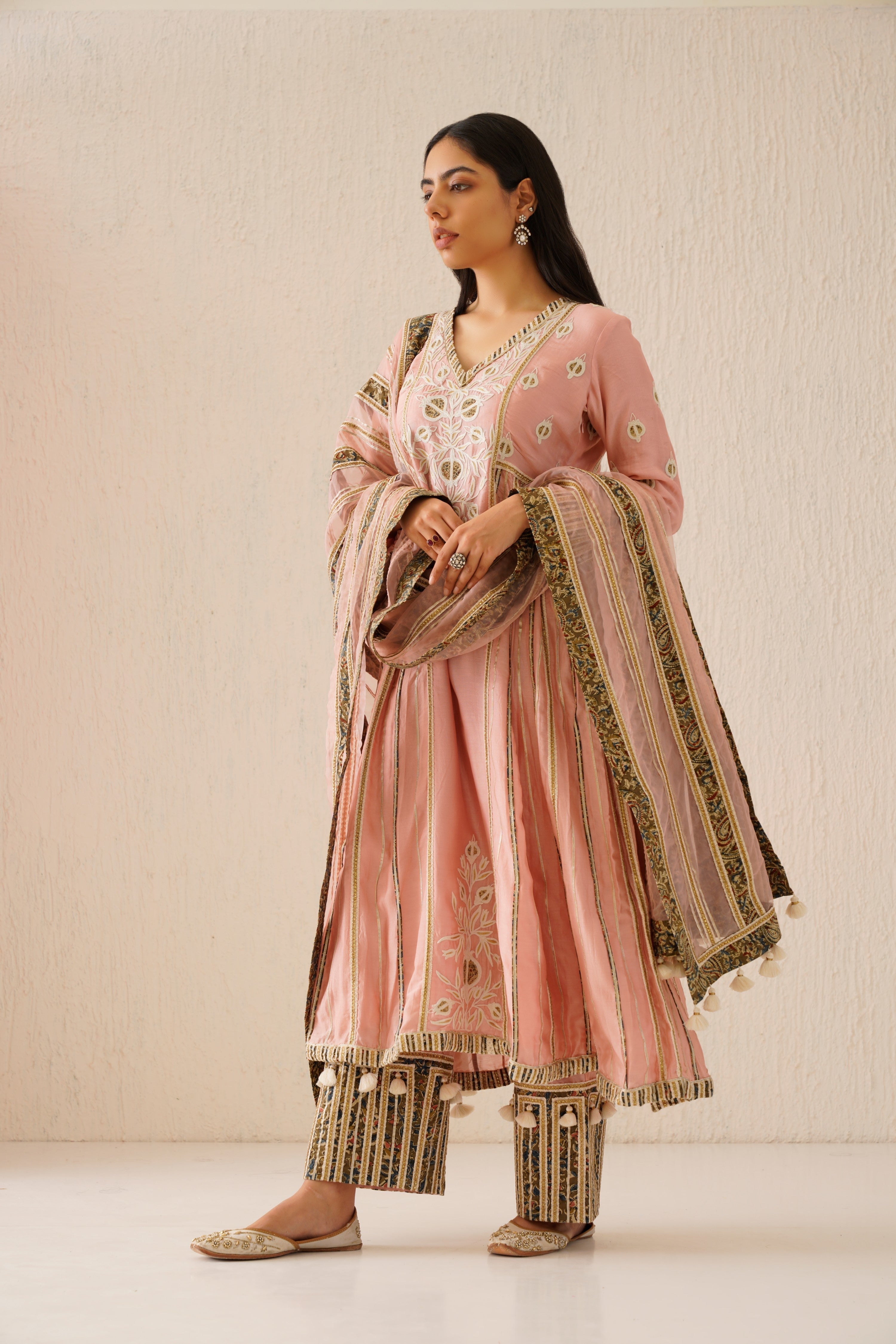 Anaar Long Kurta With Side Pleats And Pants