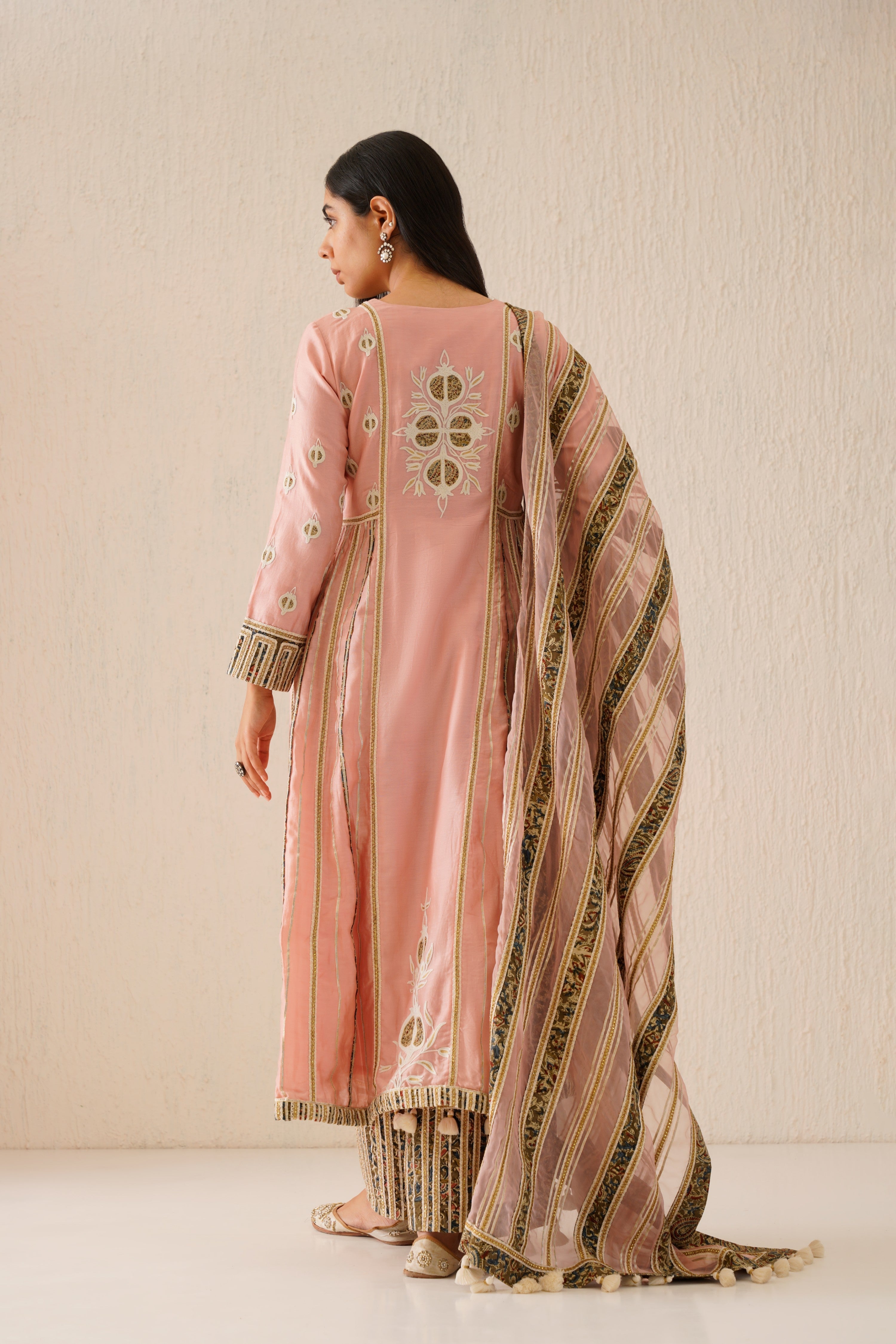 Anaar Long Kurta With Side Pleats And Pants