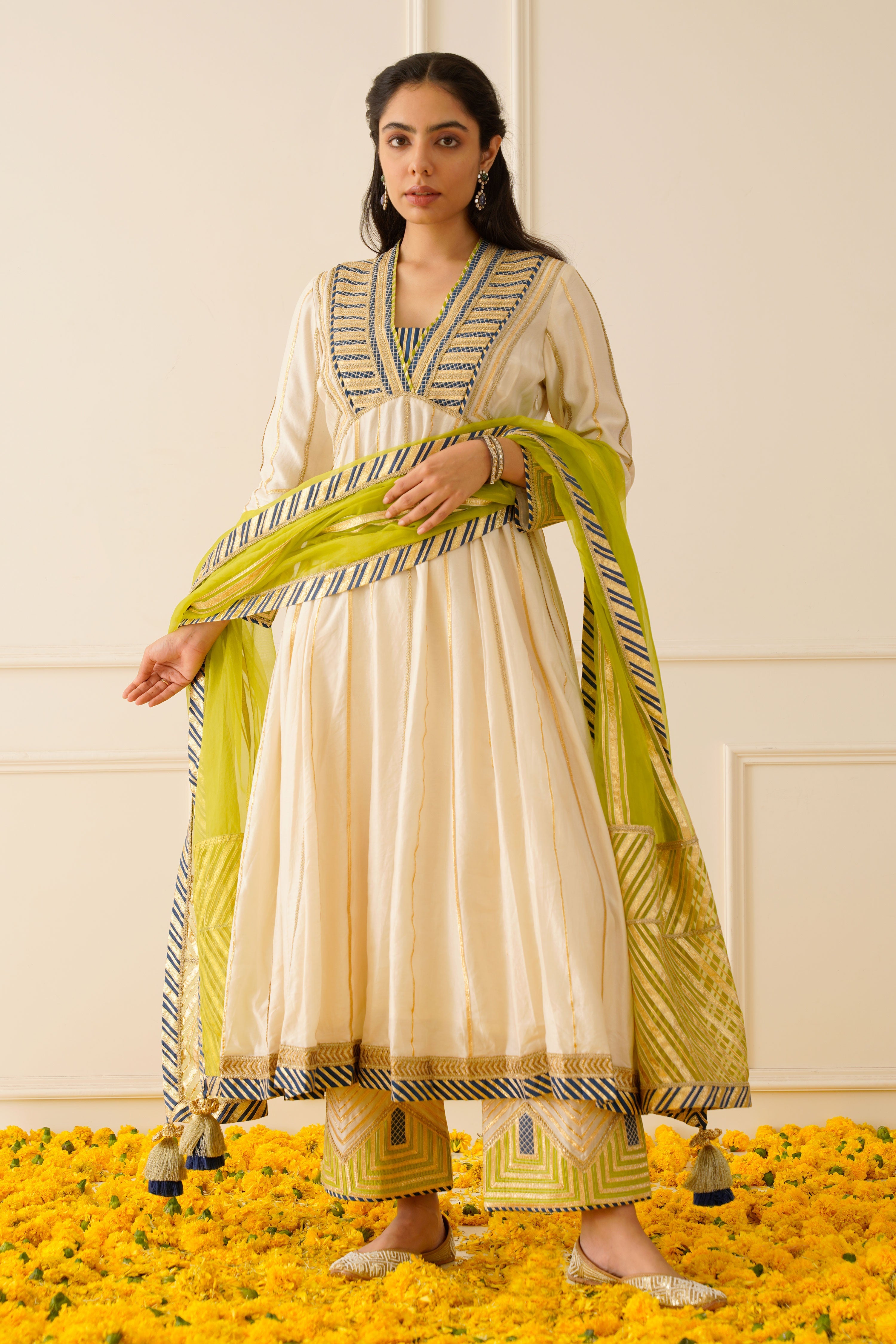 Colourblock V-Neck Kaleedar With Wide Pants