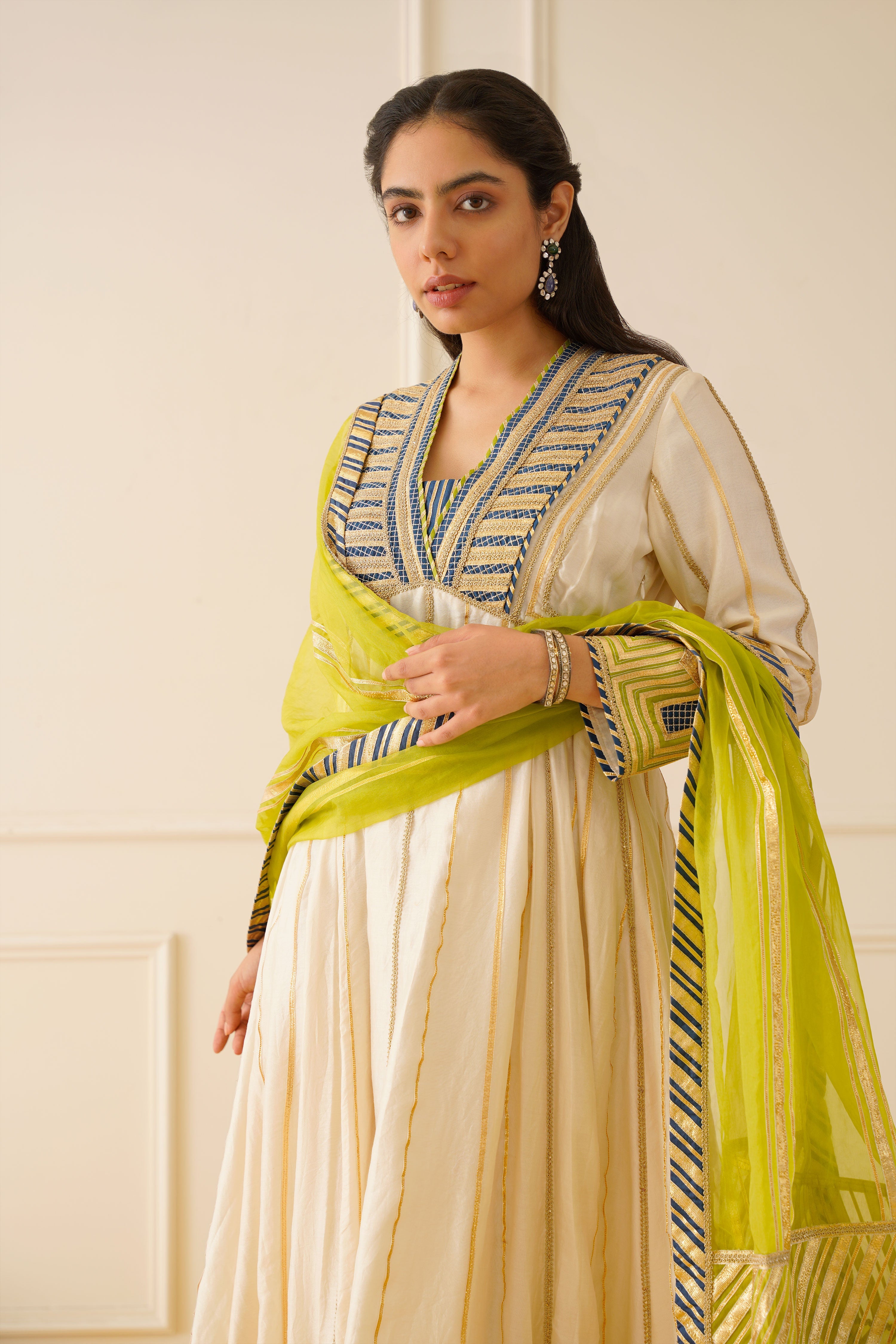 Colourblock V-Neck Kaleedar With Wide Pants