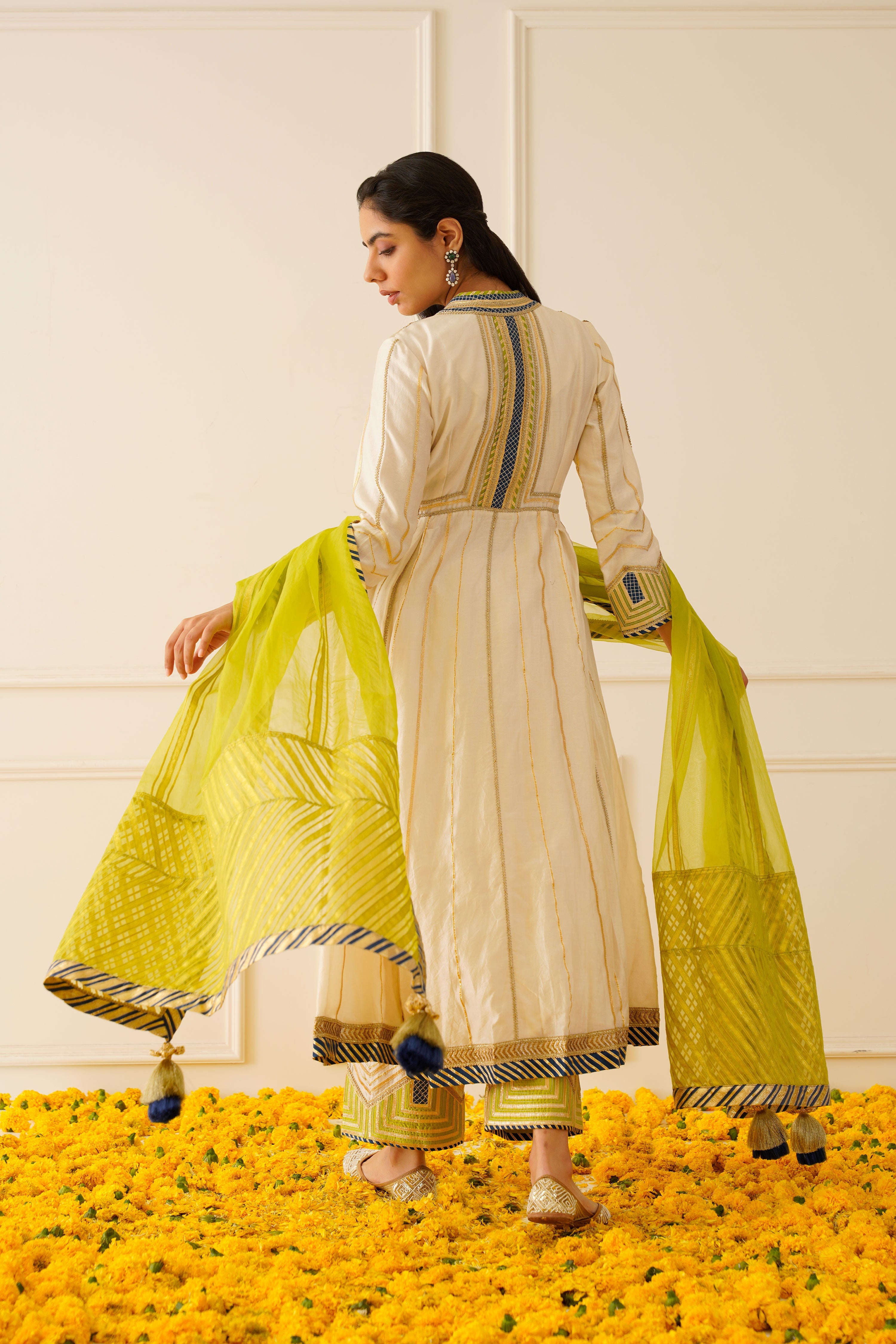 Colourblock V-Neck Kaleedar With Wide Pants