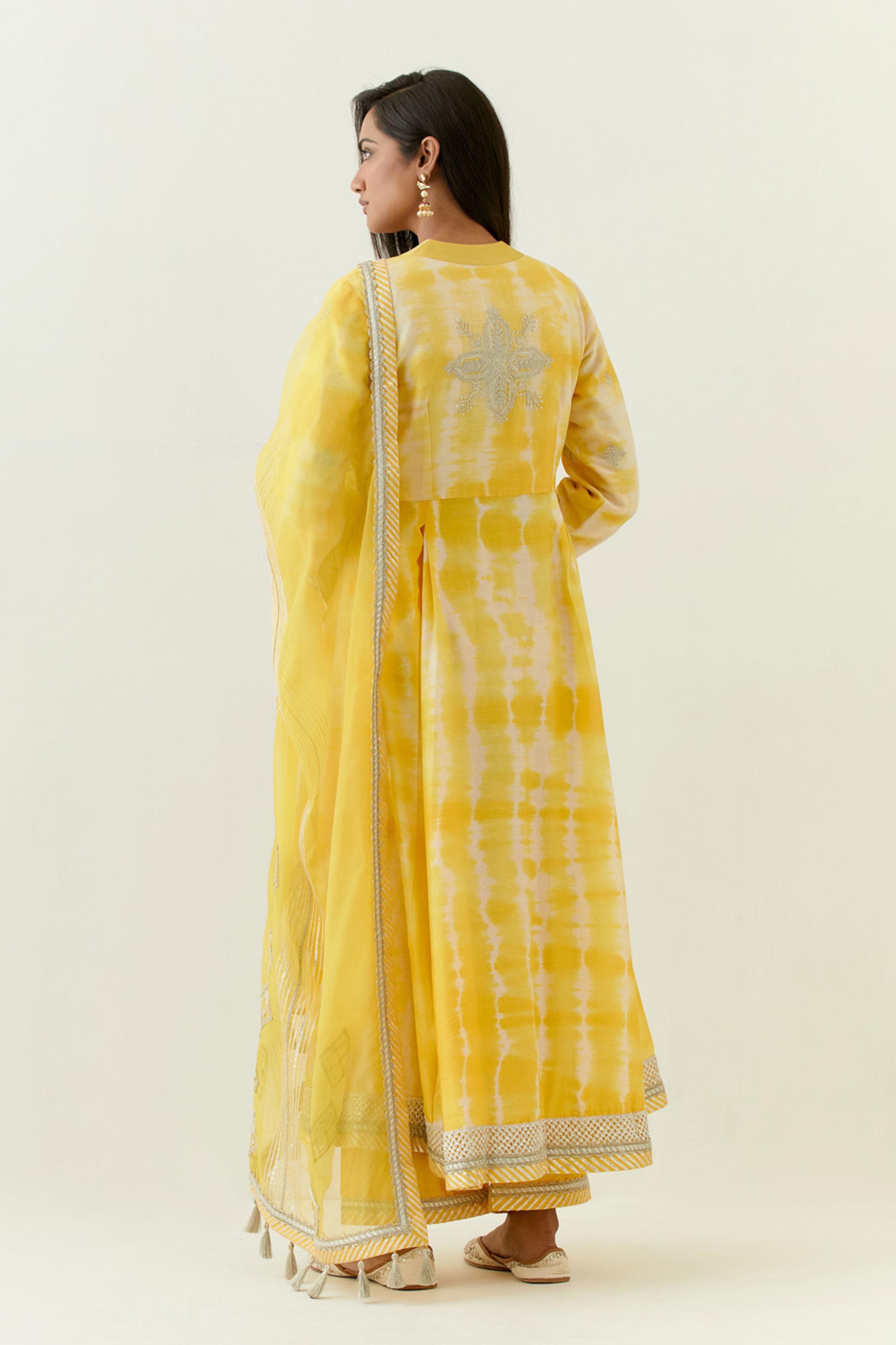 Nakshi Clamp Anu Cut Kaleedar Kurta With Pants