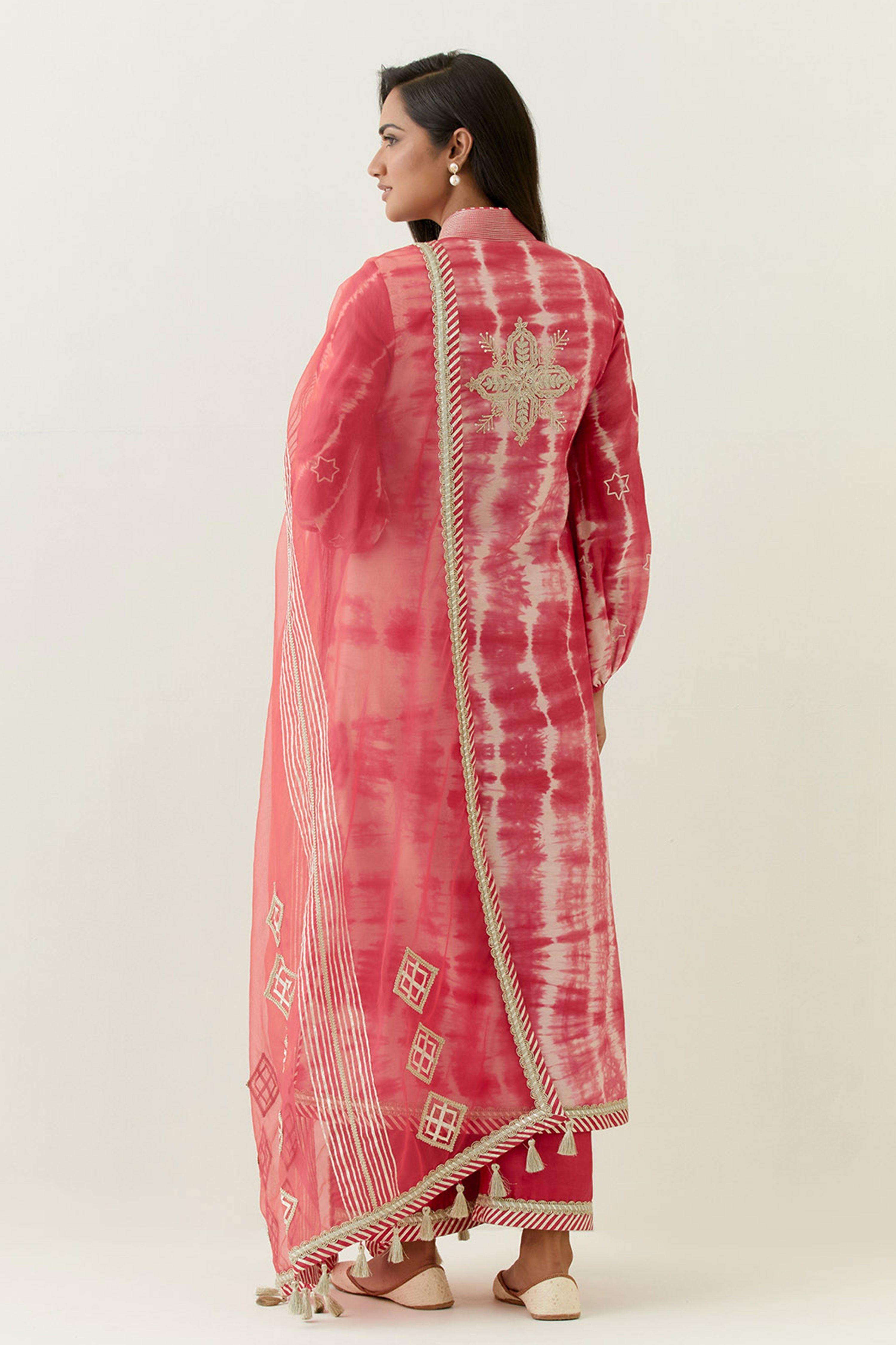 Nakshi Clamp Balloon Sleeved Long Kurta With Straight Pants