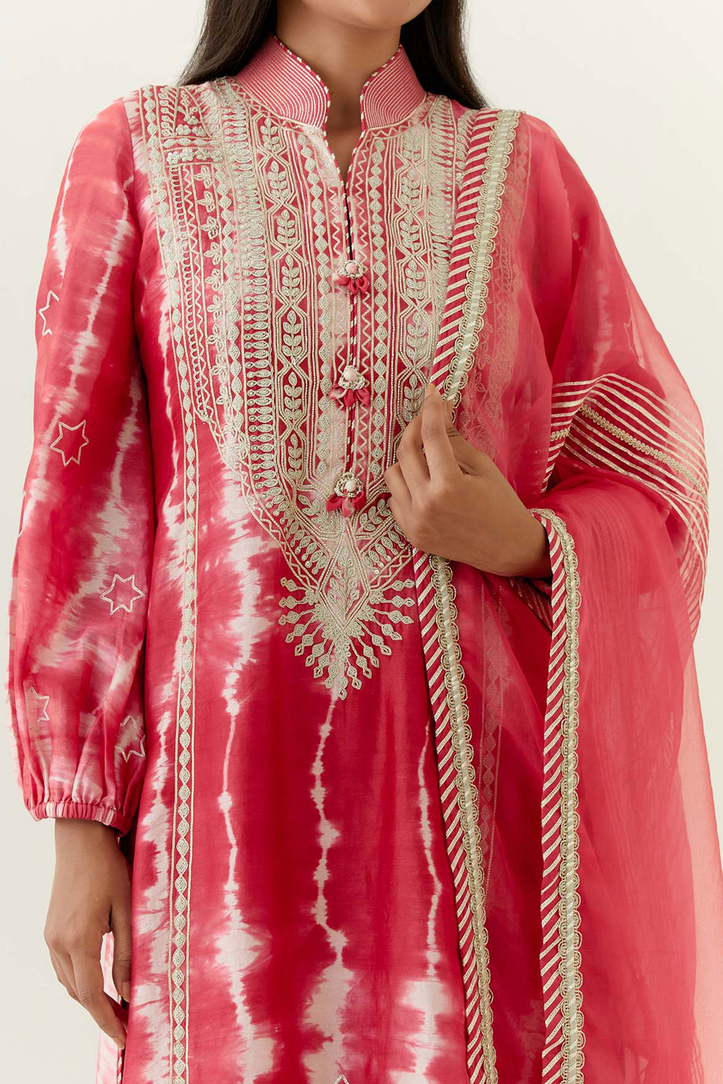 Nakshi Clamp Balloon Sleeved Long Kurta With Straight Pants