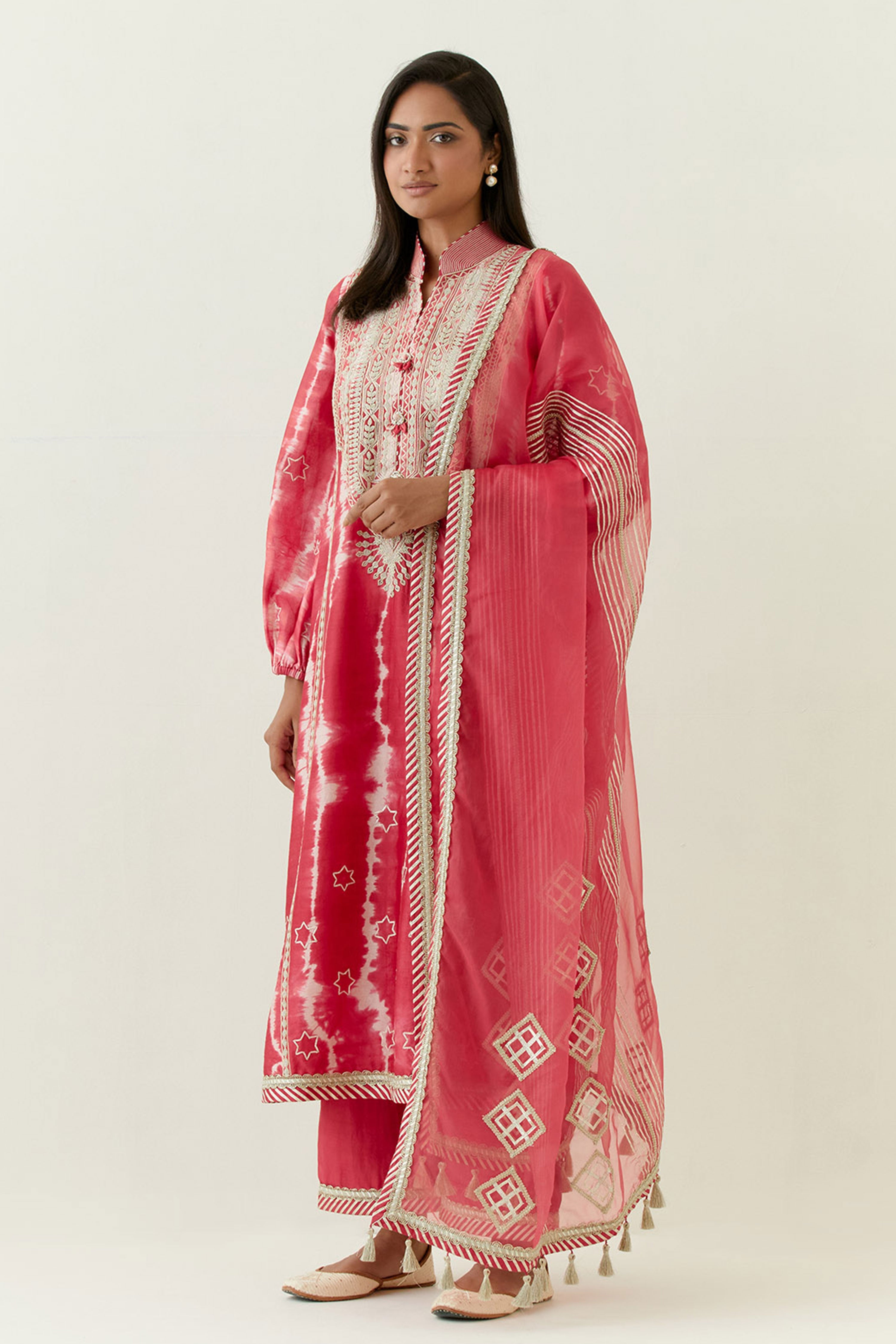 Nakshi Clamp Balloon Sleeved Long Kurta With Straight Pants