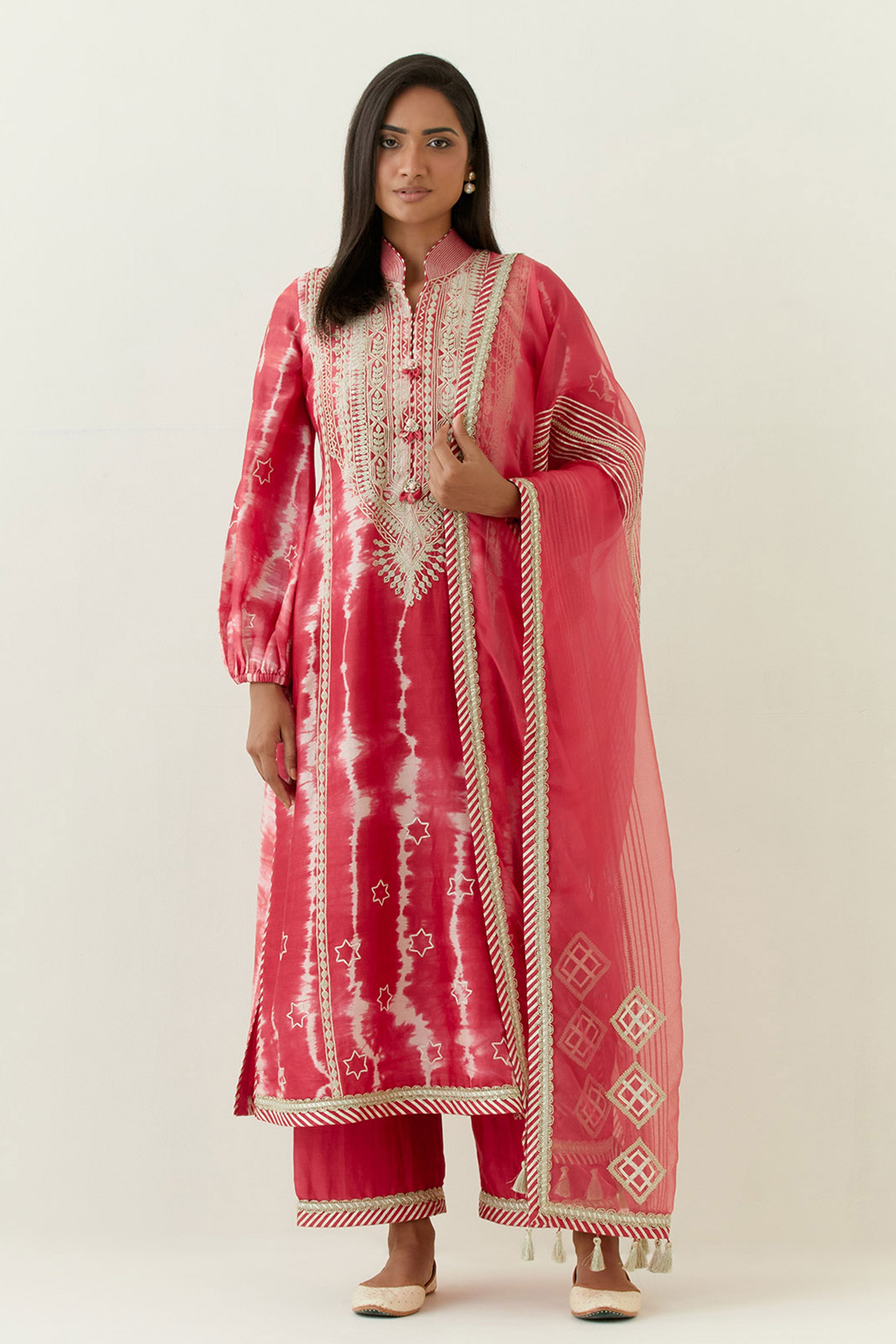 Nakshi Clamp Balloon Sleeved Long Kurta With Straight Pants