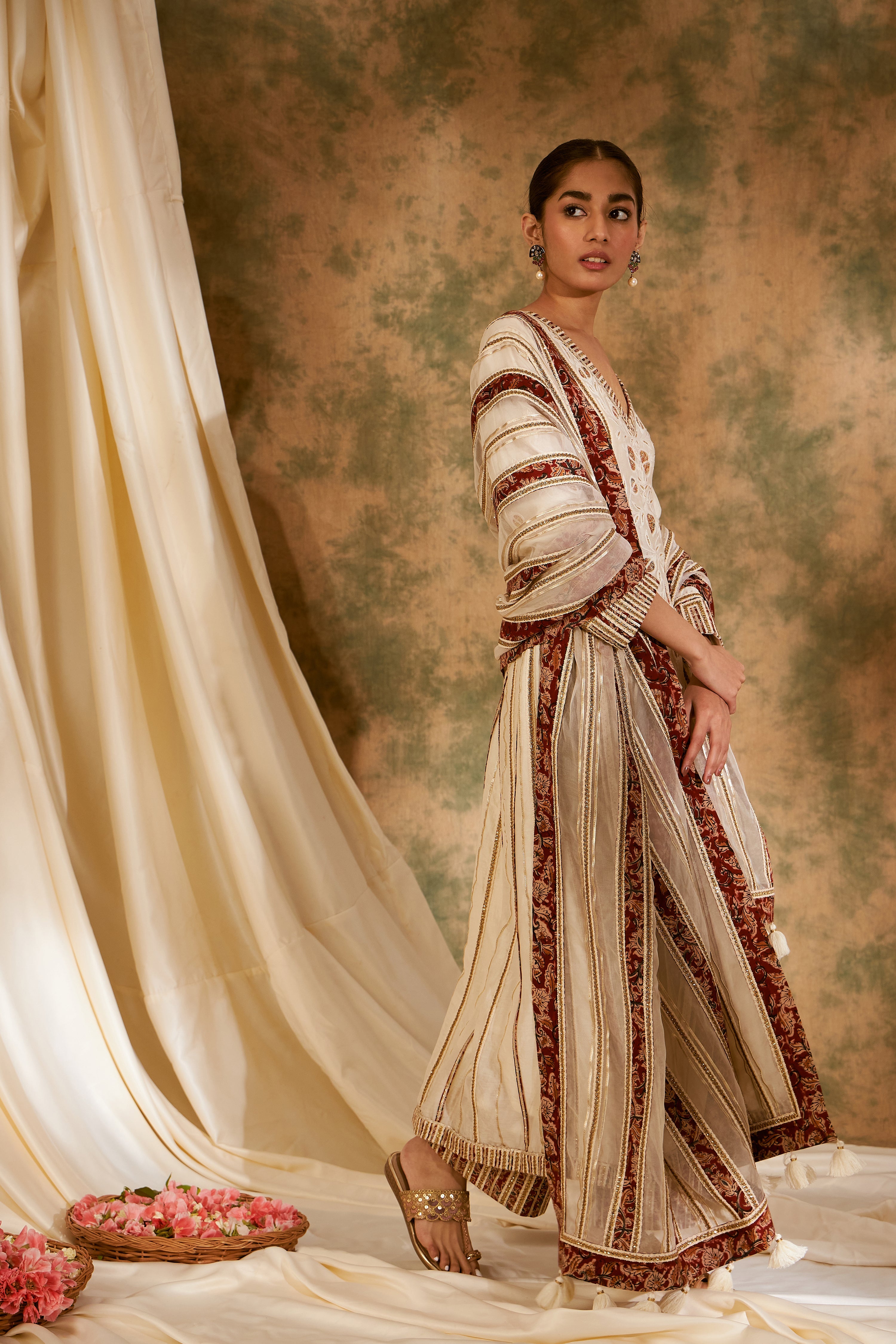 Anaar Long Kurta With Side Pleats And Pants
