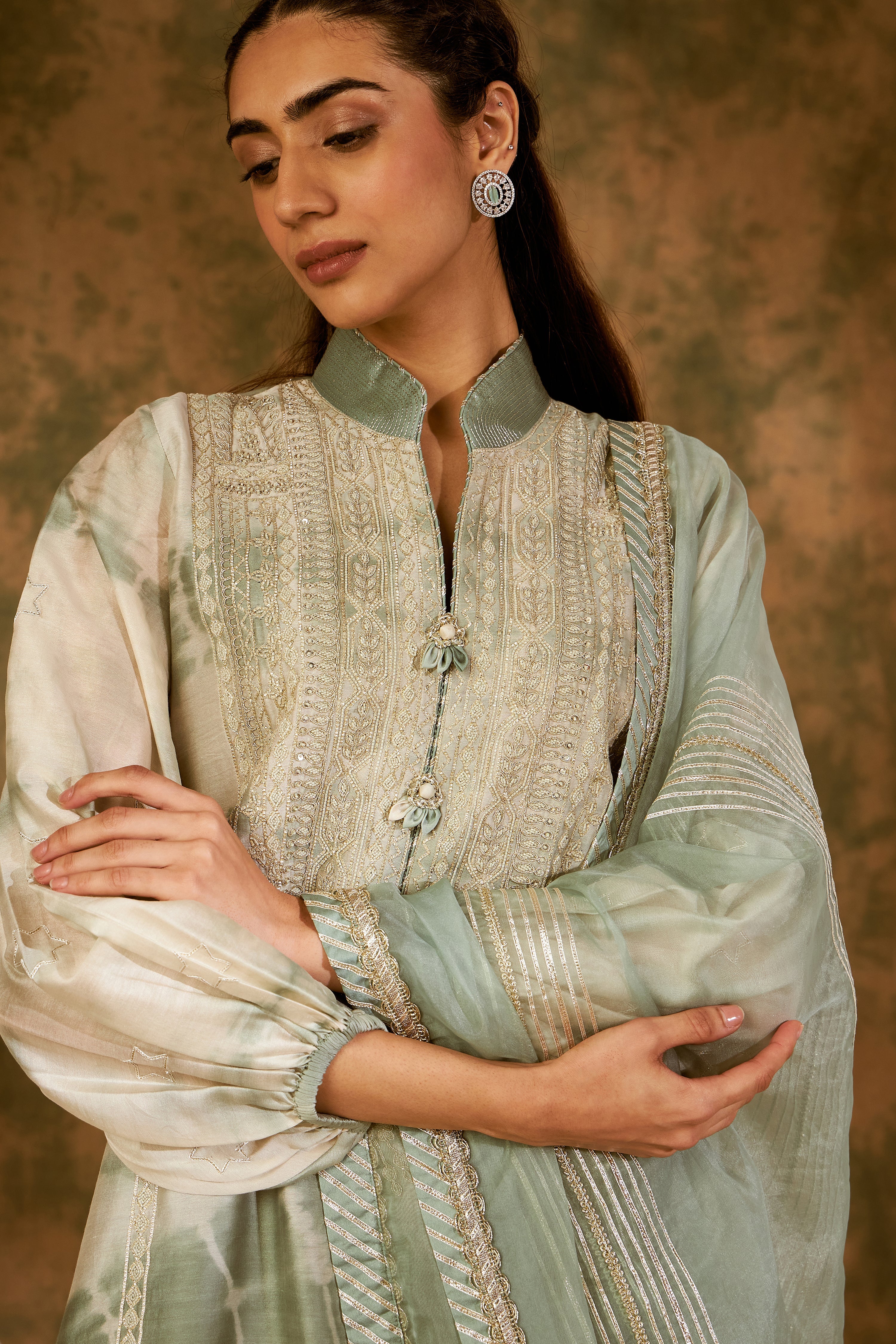 Nakshi Clamp Balloon Sleeved Long Kurta With Straight Pants