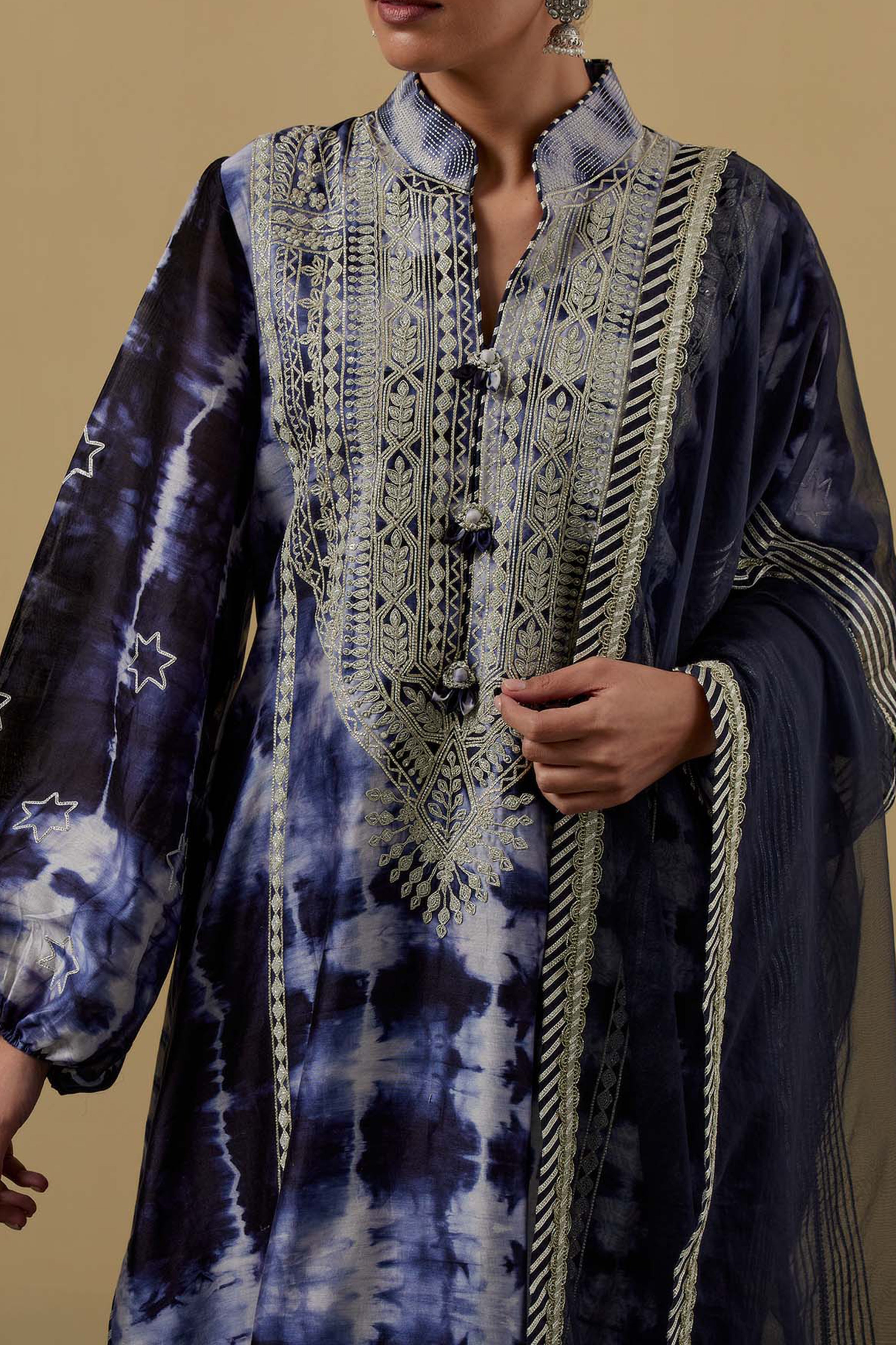 Nakshi Clamp Balloon Sleeved Long Kurta With Straight Pants