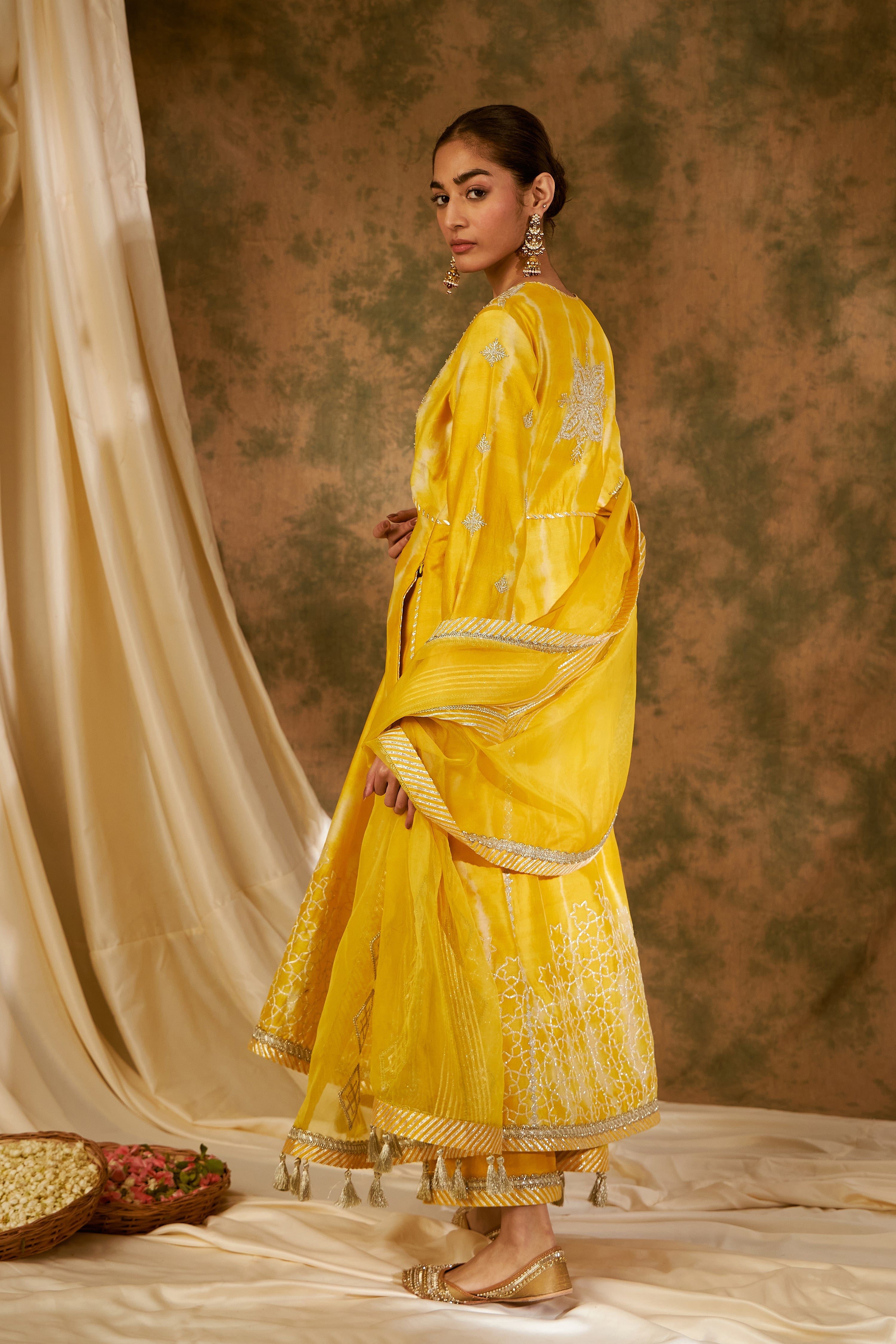 Nakshi Clamp V-Neck Long Kurta With Straight Pants