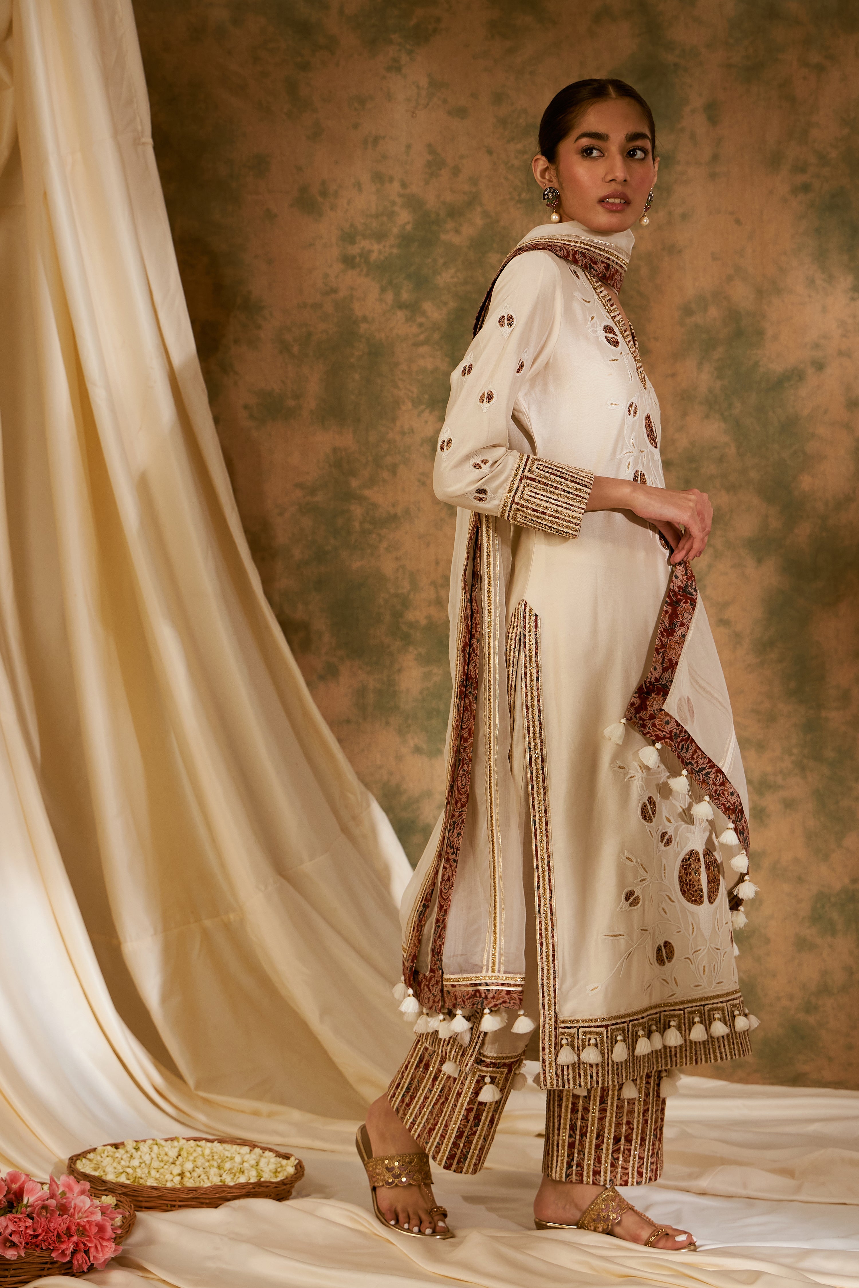 Anaar Long Kurta With Wide Pants