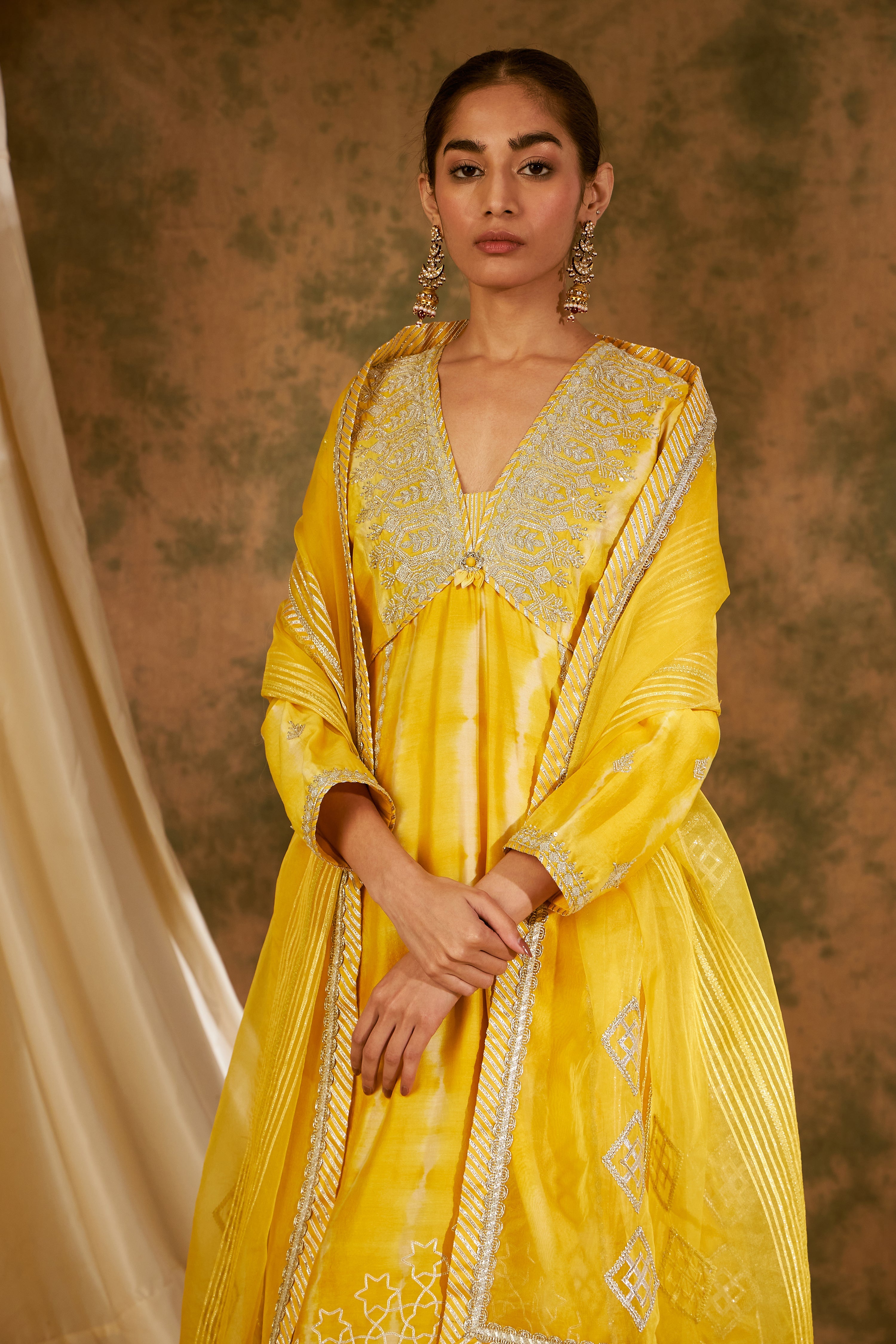 Nakshi Clamp V-Neck Long Kurta With Straight Pants