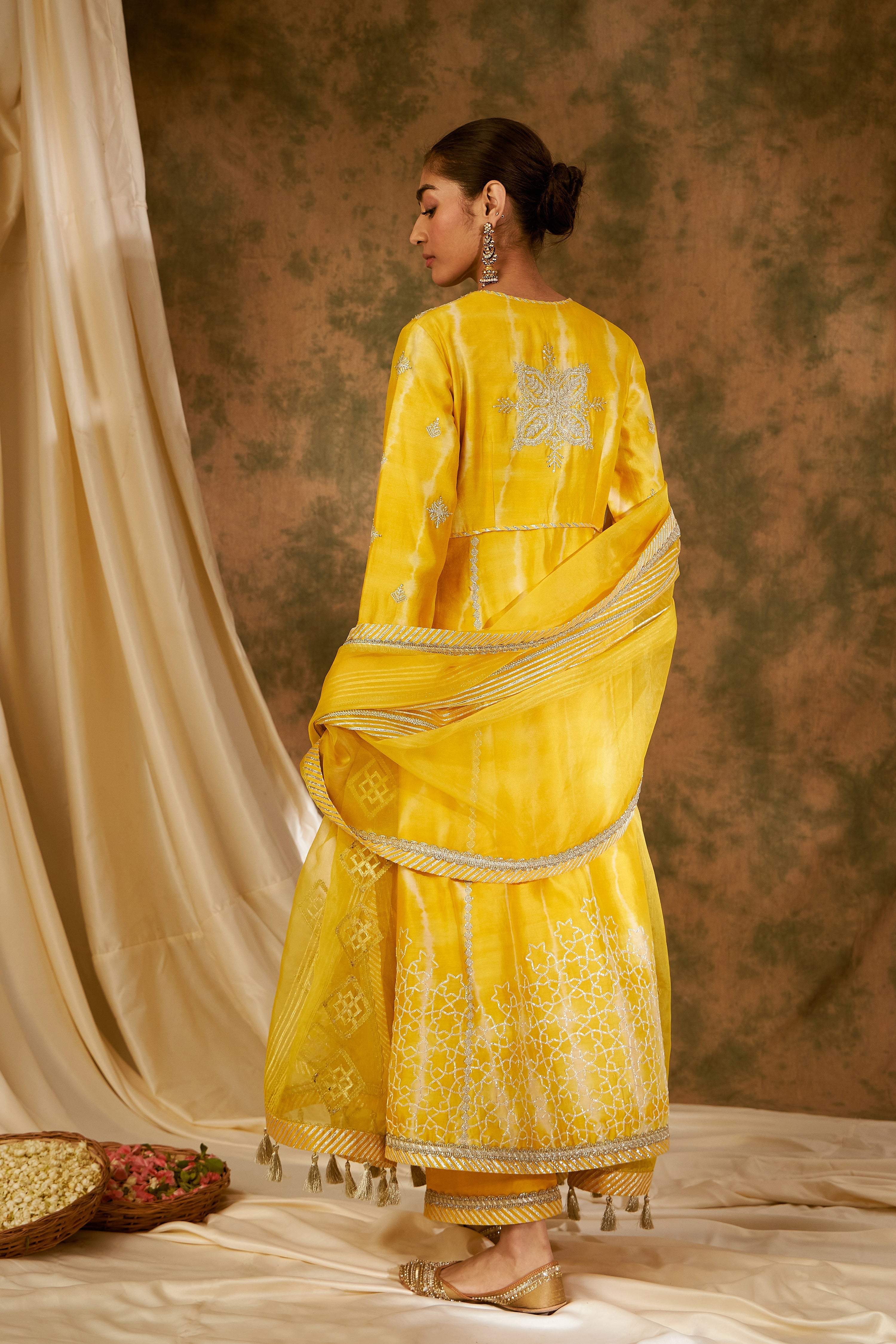 Nakshi Clamp V-Neck Long Kurta With Straight Pants