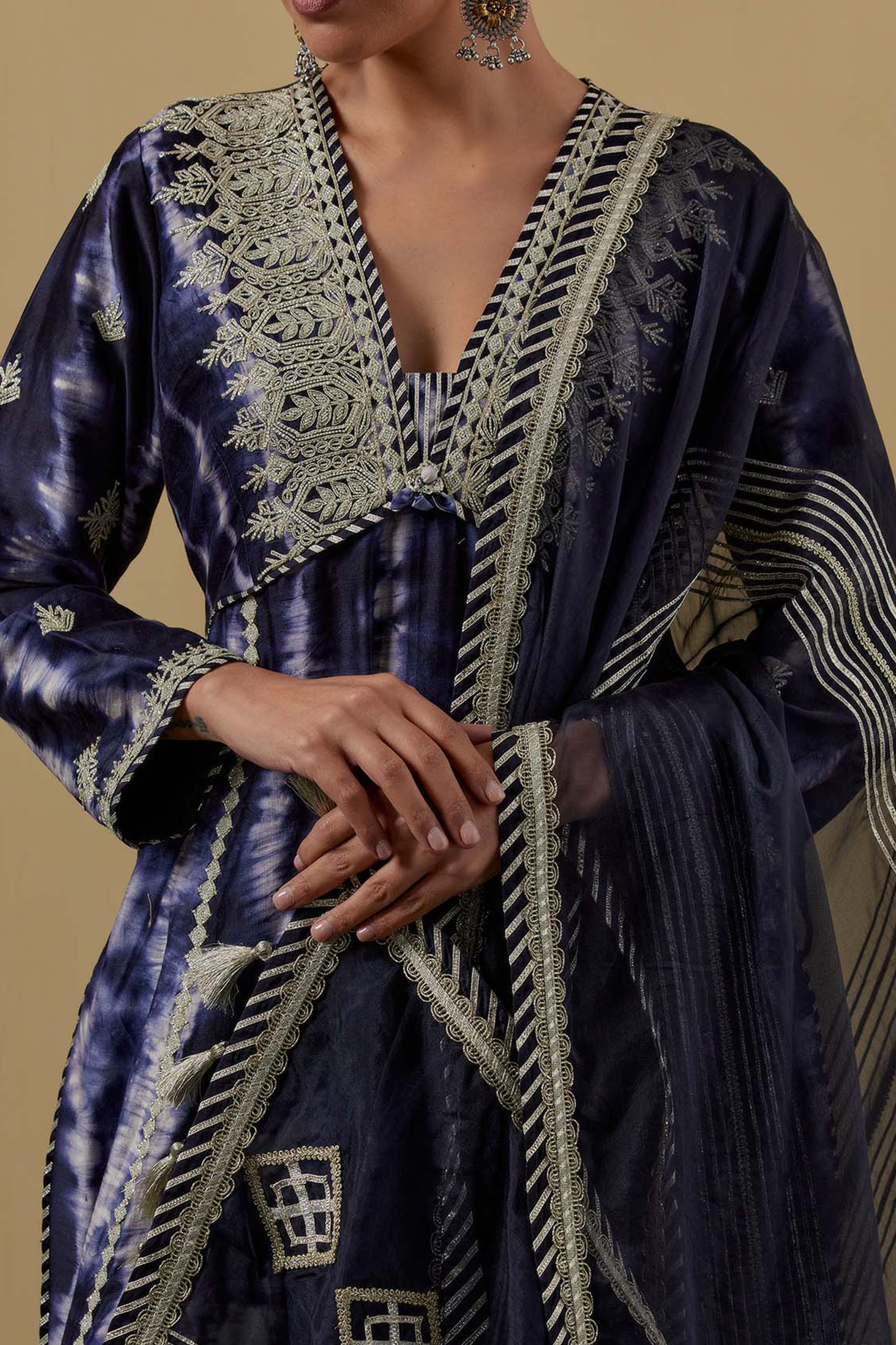 Nakshi Clamp V-Neck Long Kurta With Straight Pants