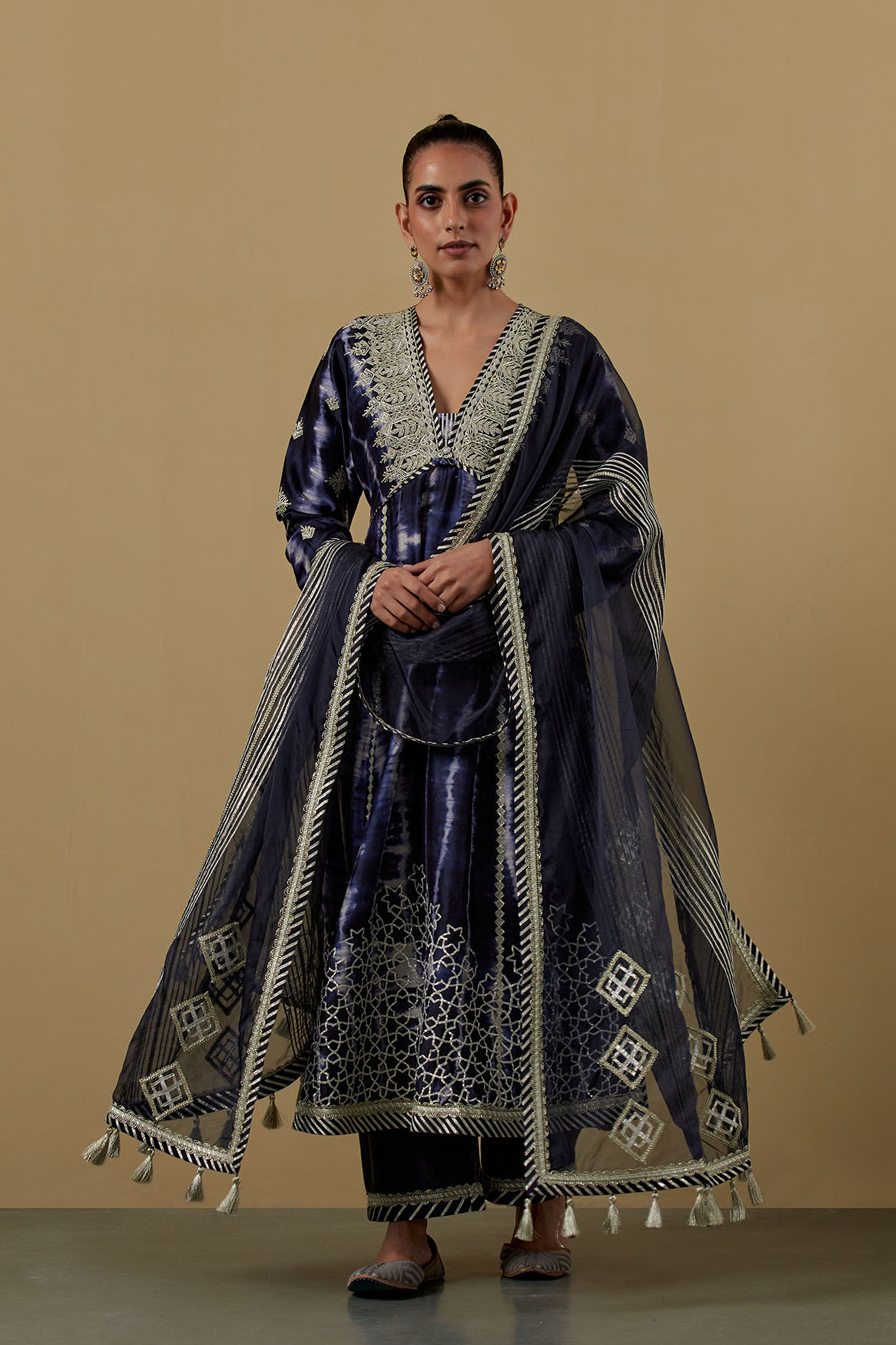 Nakshi Clamp V-Neck Long Kurta With Straight Pants