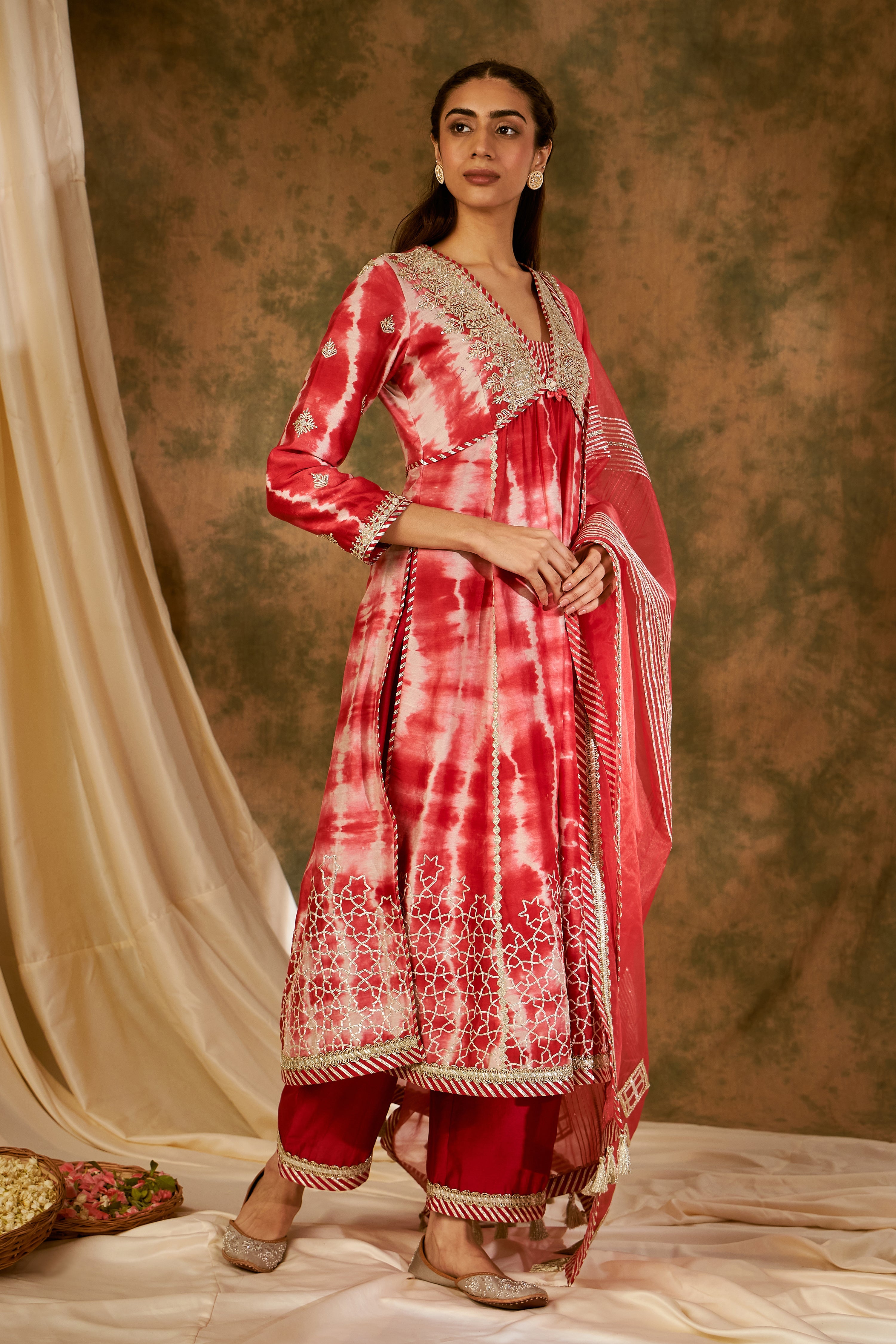 Nakshi Clamp V-Neck Long Kurta With Straight Pants