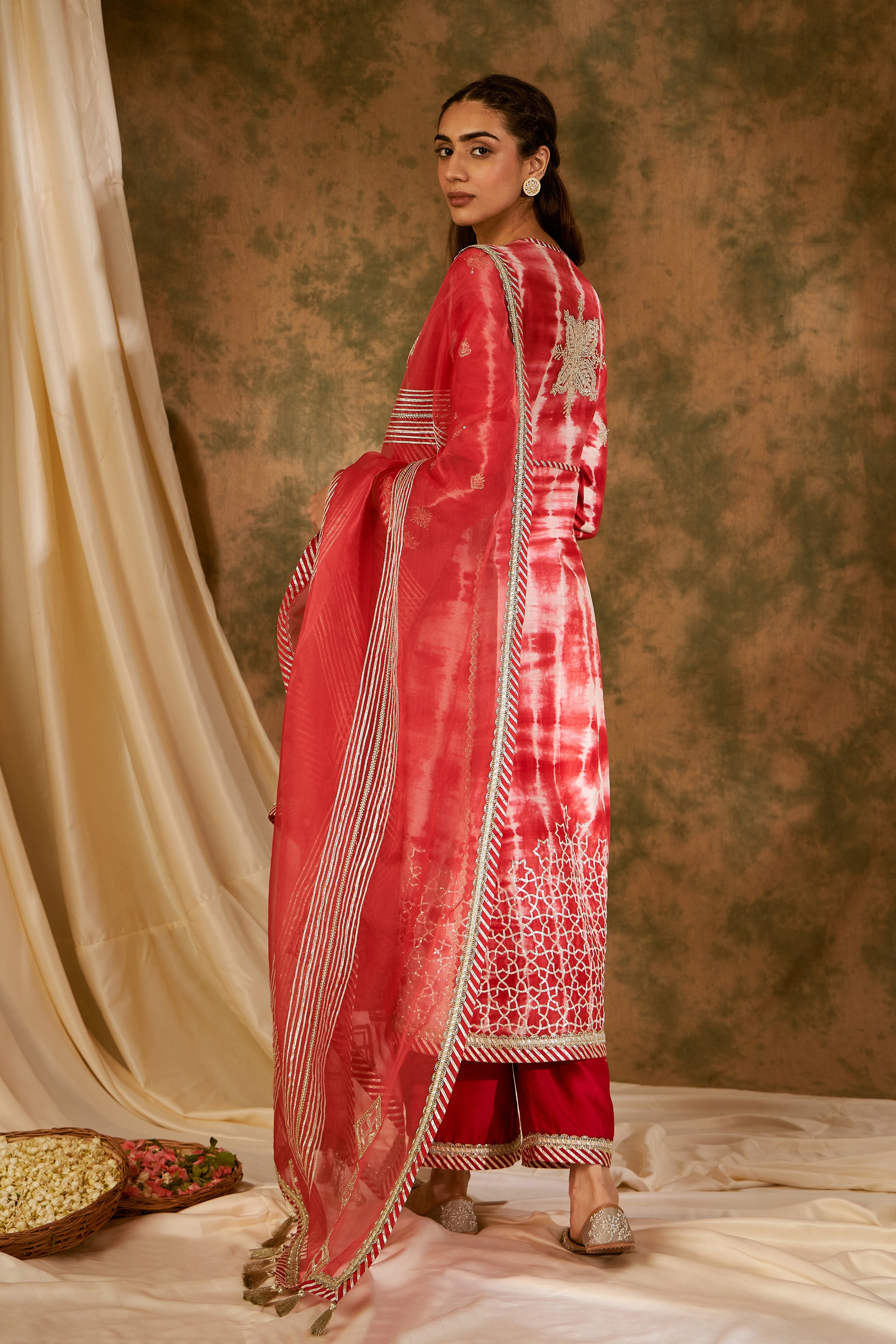 Nakshi Clamp V-Neck Long Kurta With Straight Pants