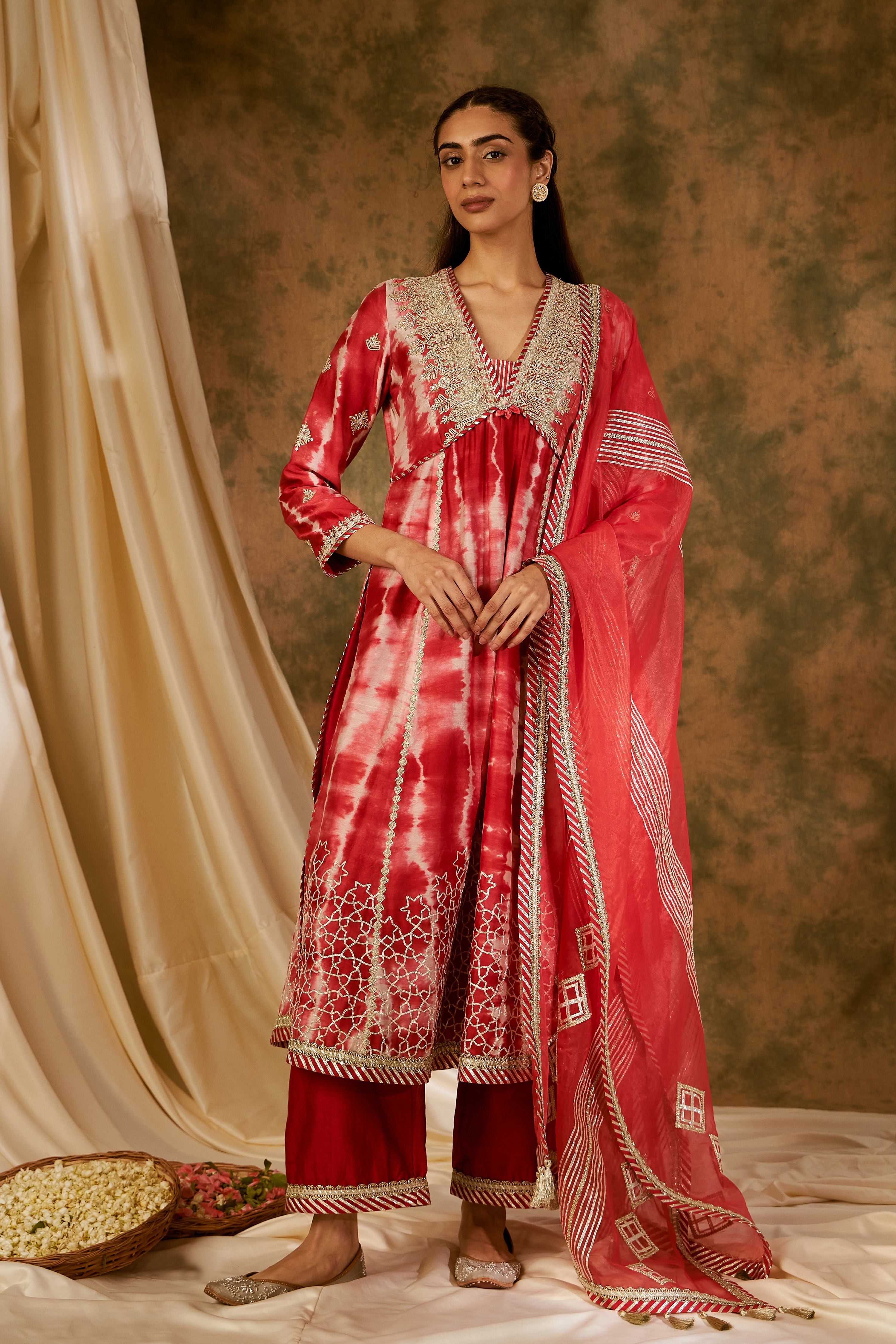 Nakshi Clamp V-Neck Long Kurta With Straight Pants