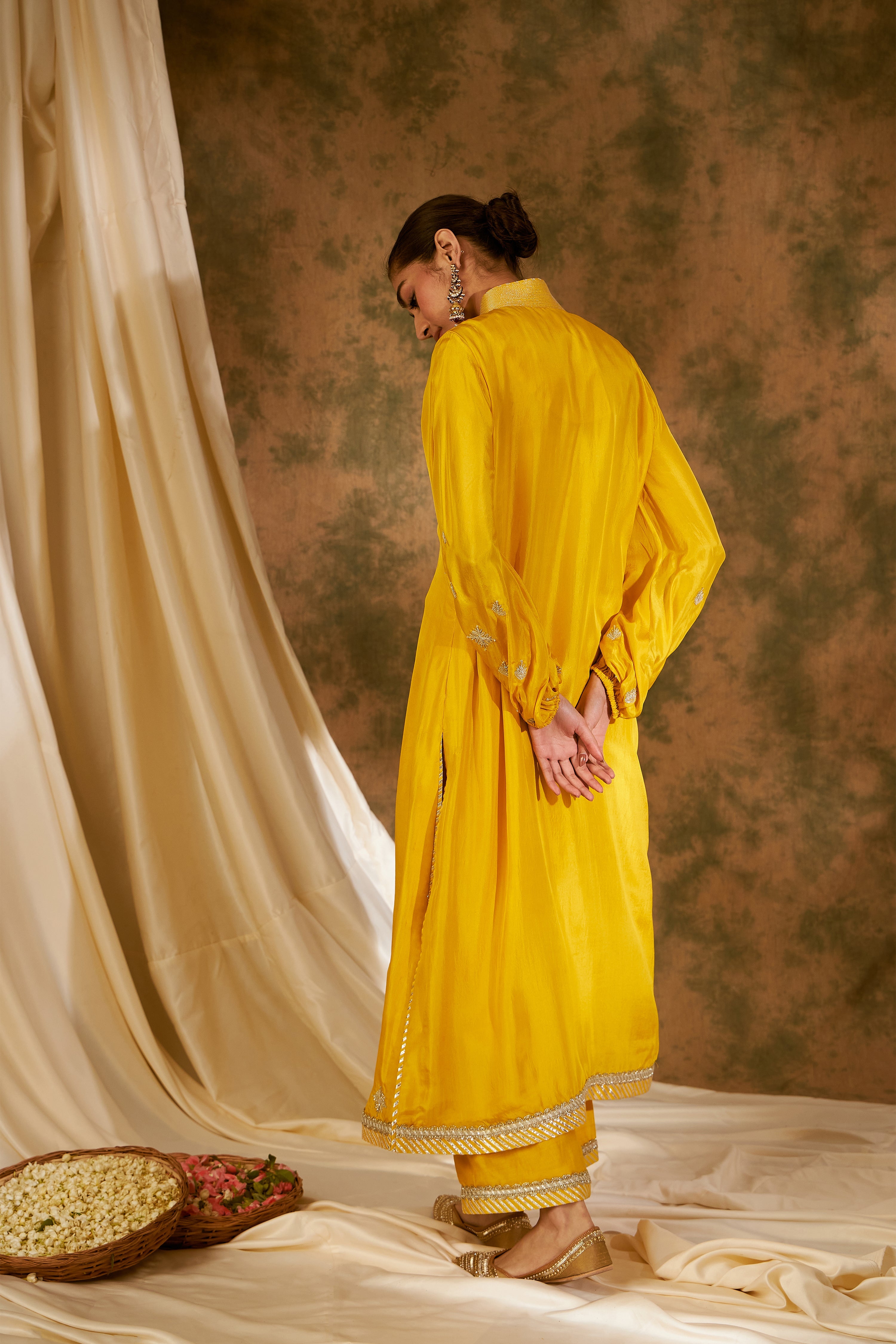 Nakshi Long Kurta With Balloon Sleeves & Straight Pants