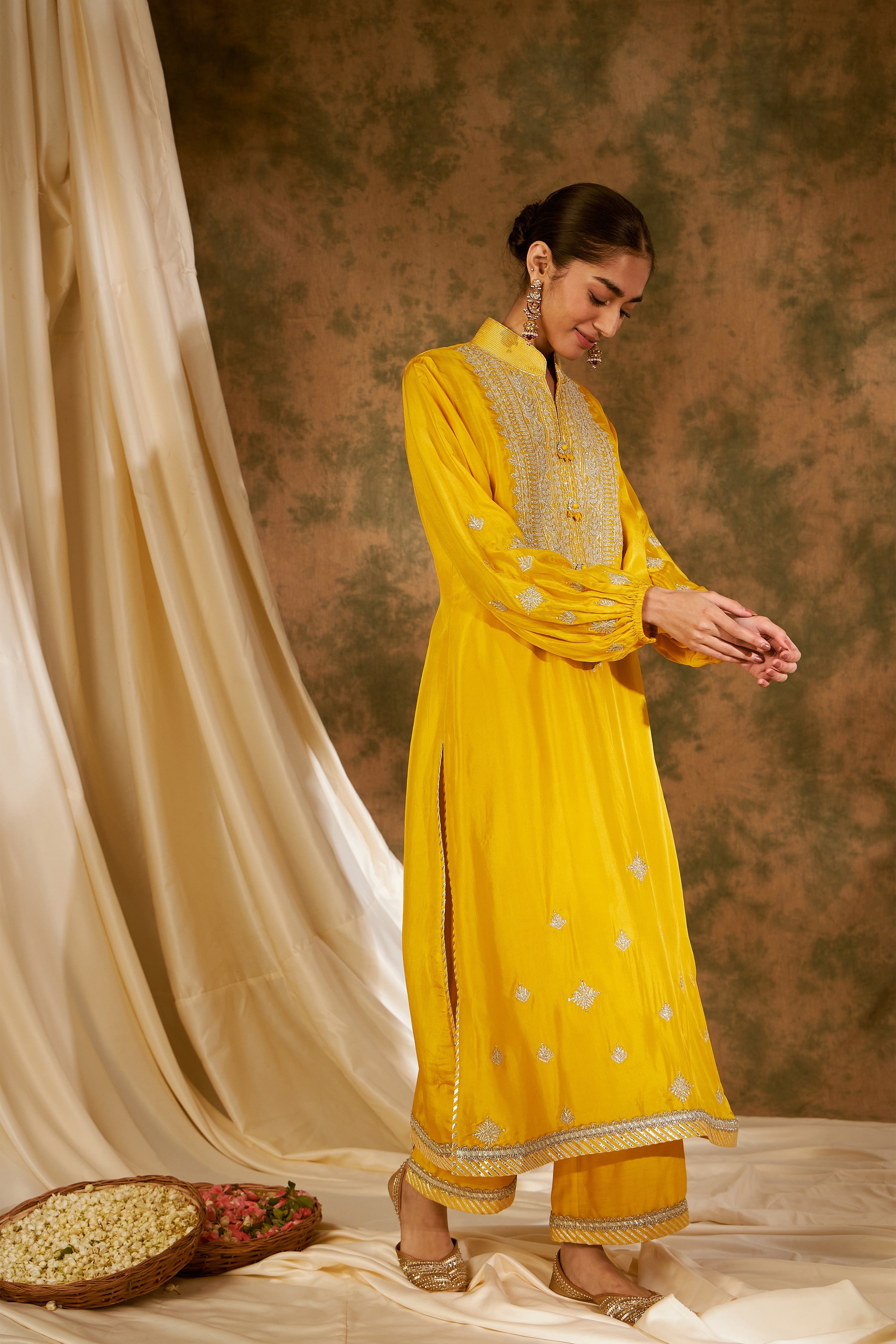 Nakshi Long Kurta With Balloon Sleeves & Straight Pants