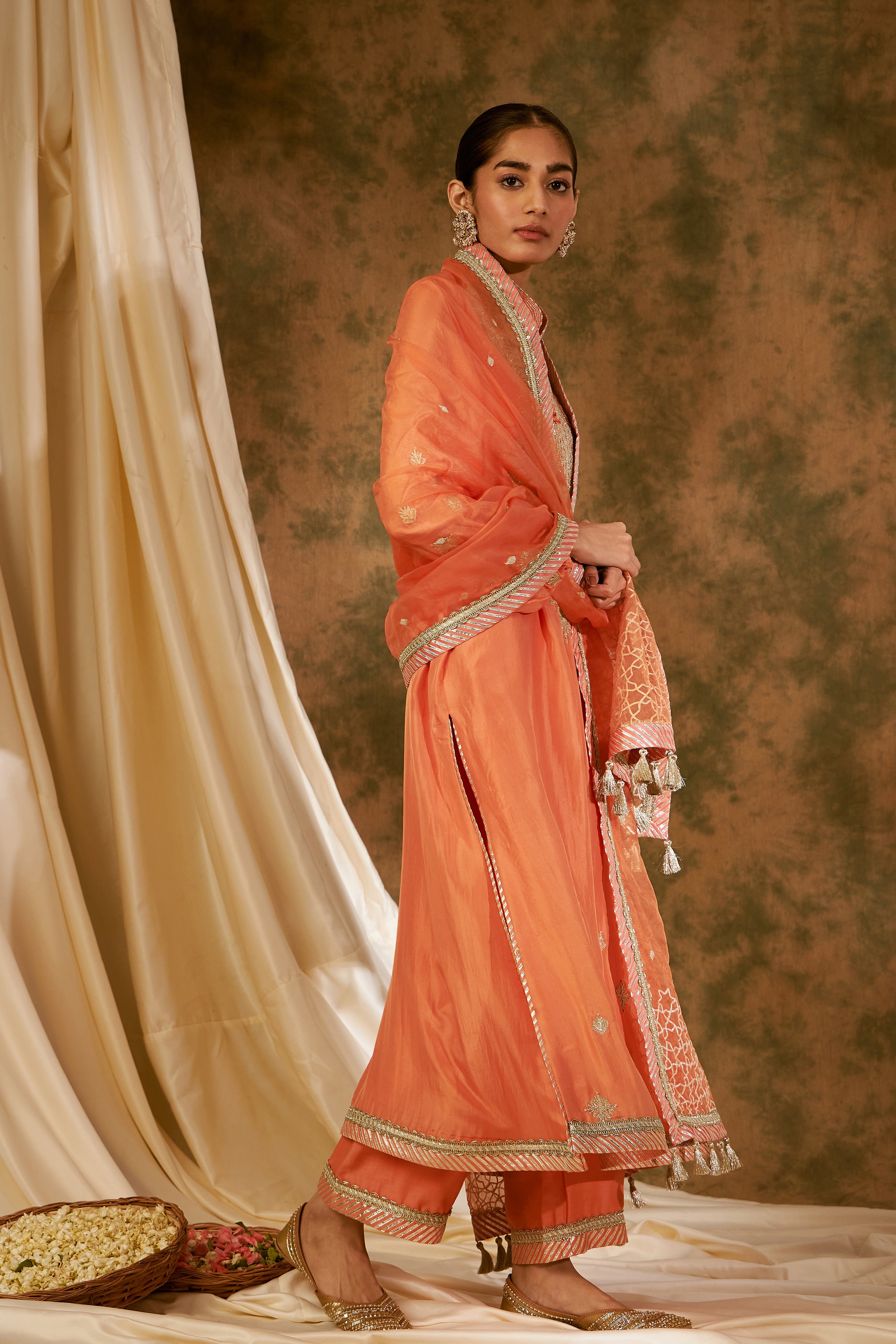 Nakshi Long Kurta With Balloon Sleeves & Straight Pants
