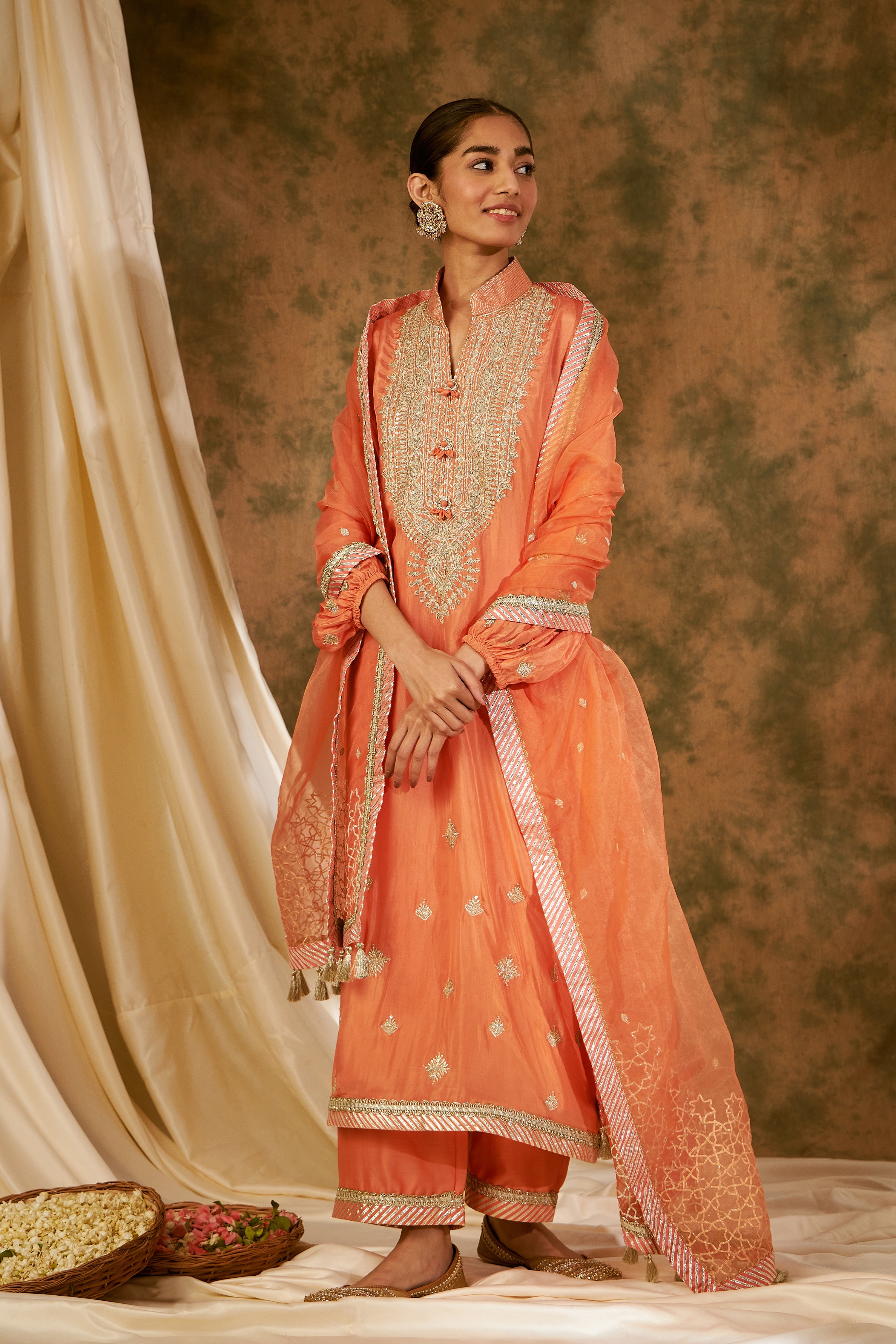 Nakshi Long Kurta With Balloon Sleeves & Straight Pants