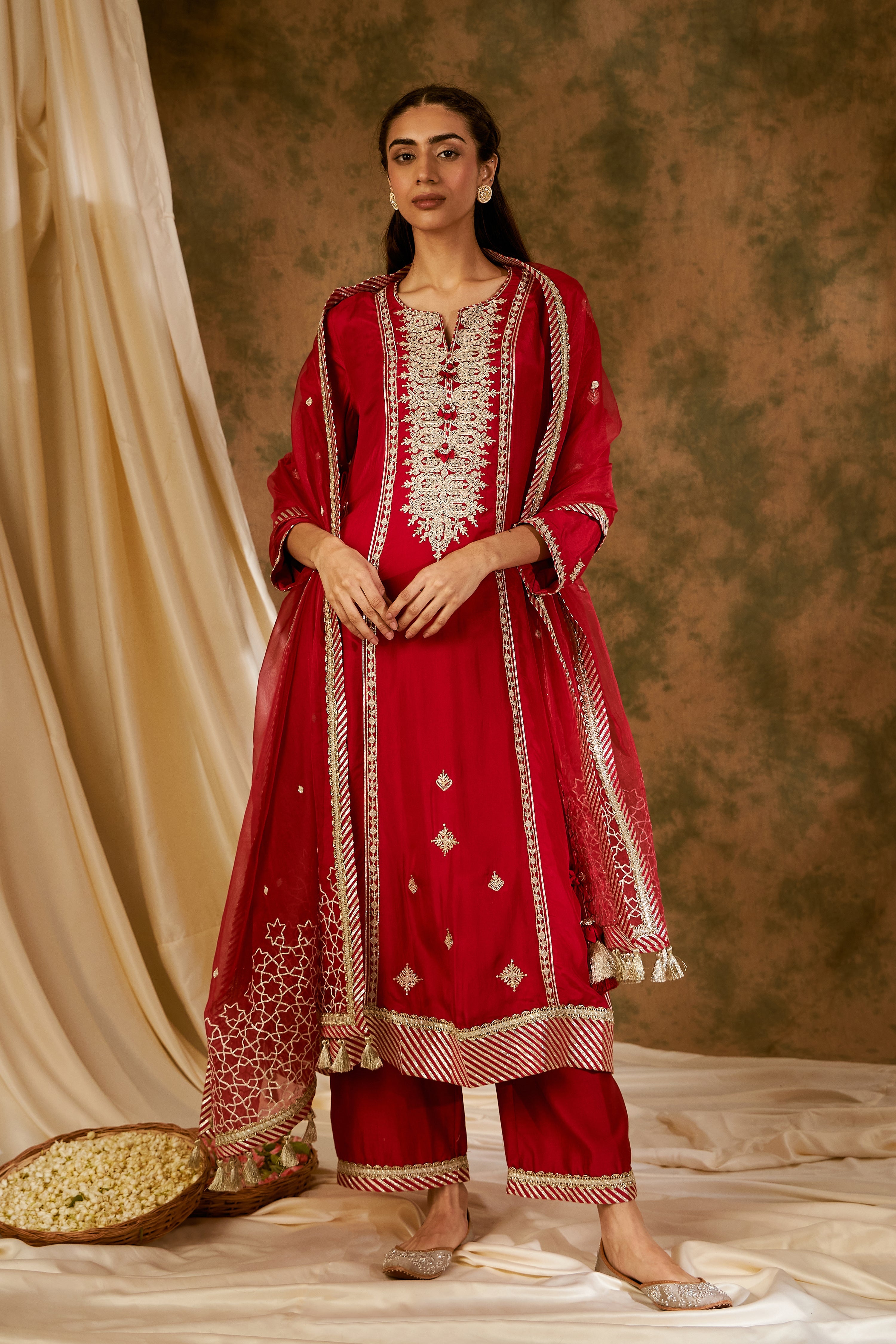 Nakshi Side Tie-Up Kurta With Straight Pants