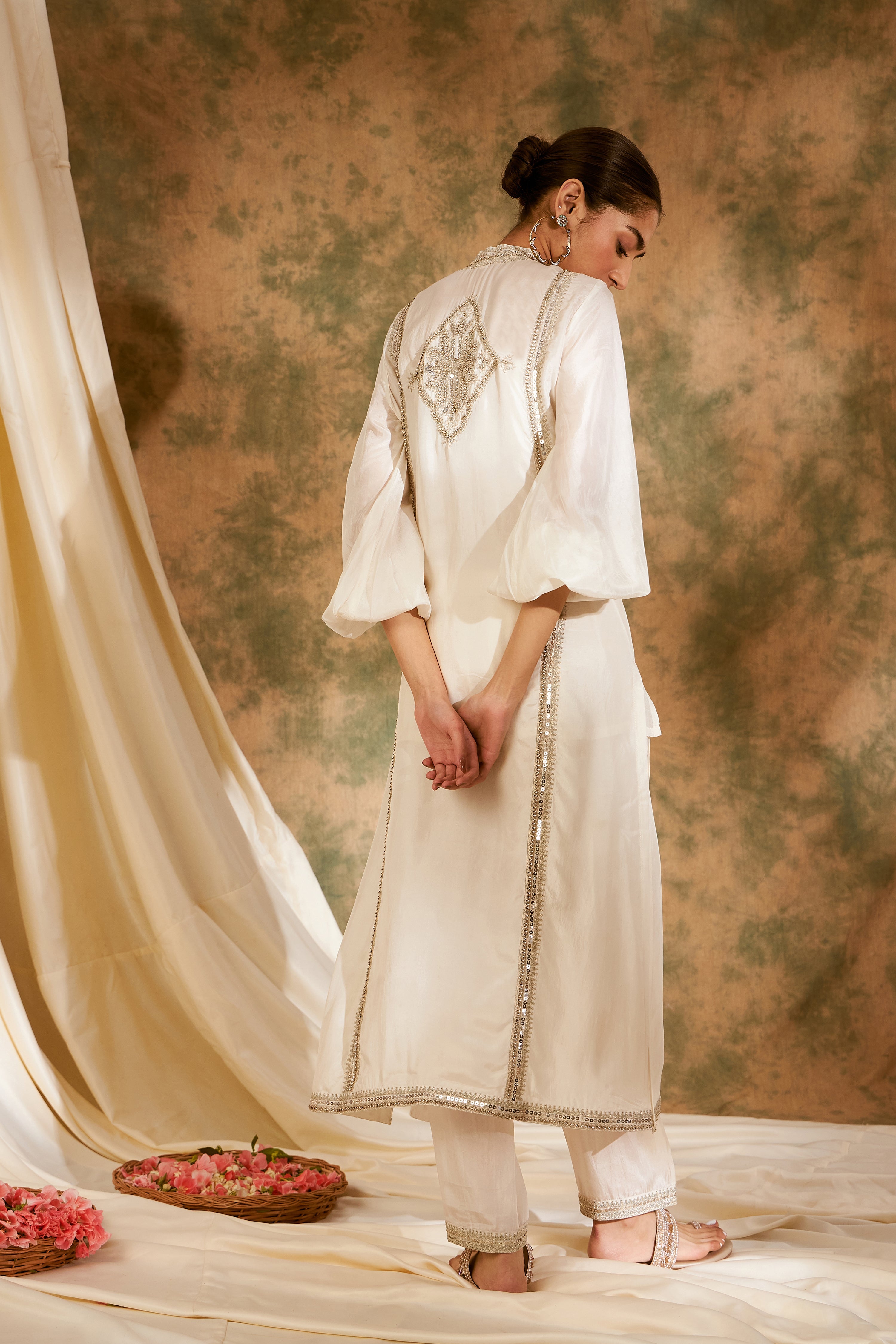 Dori Long Kurta With Balloonn Sleeves & Straight Pants