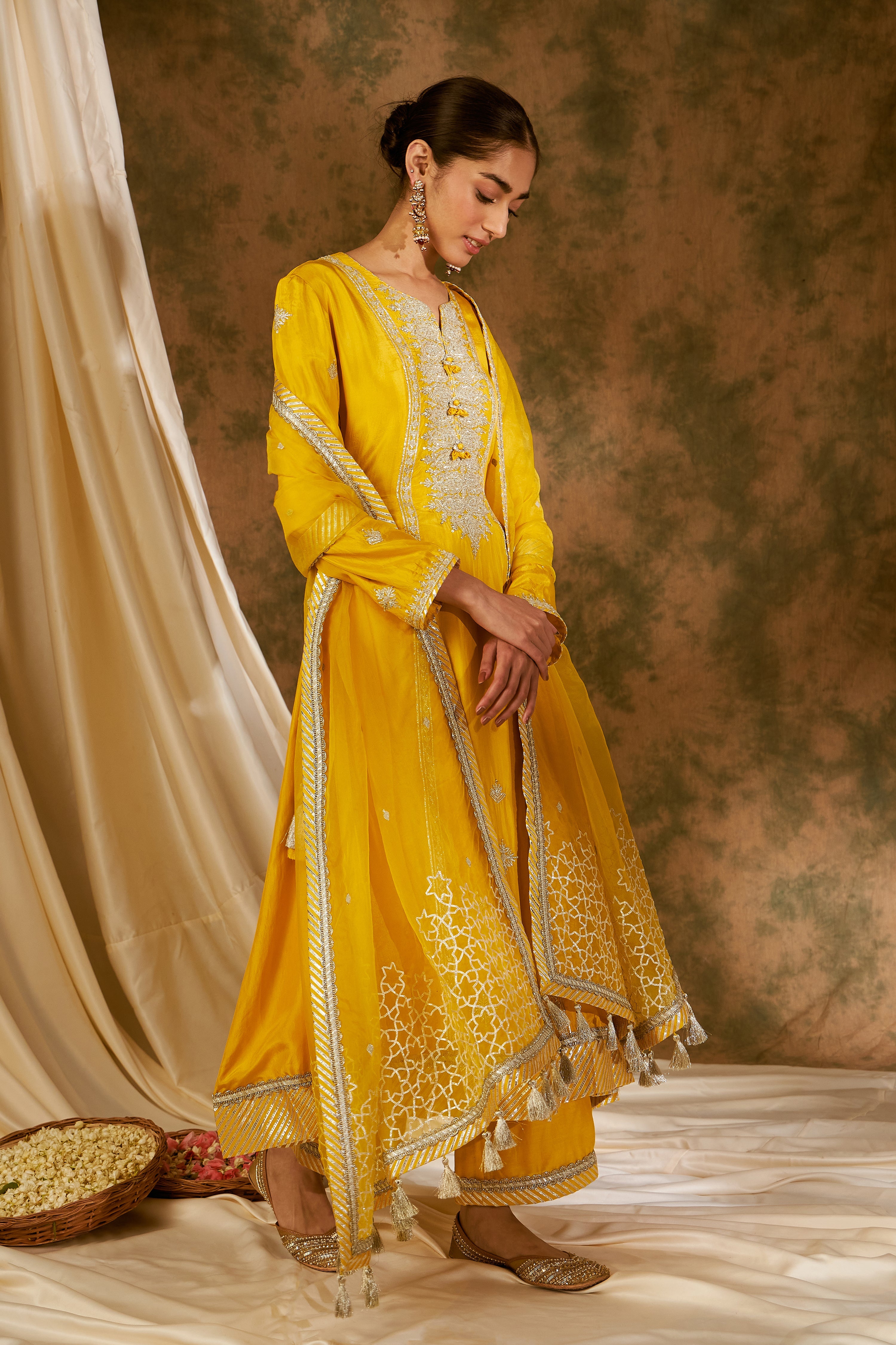 Nakshi Side Tie-Up Kurta With Straight Pants