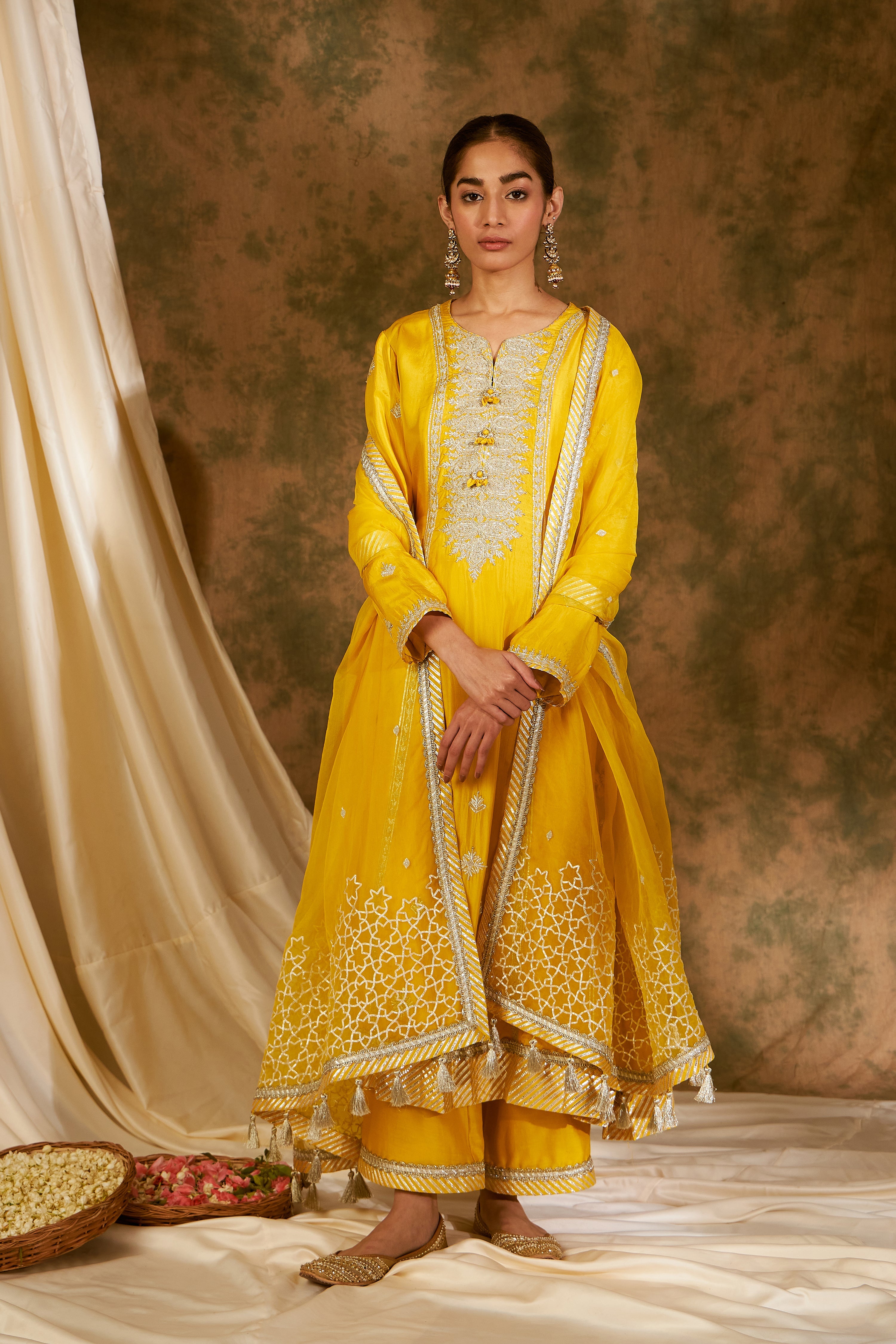 Nakshi Side Tie-Up Kurta With Straight Pants