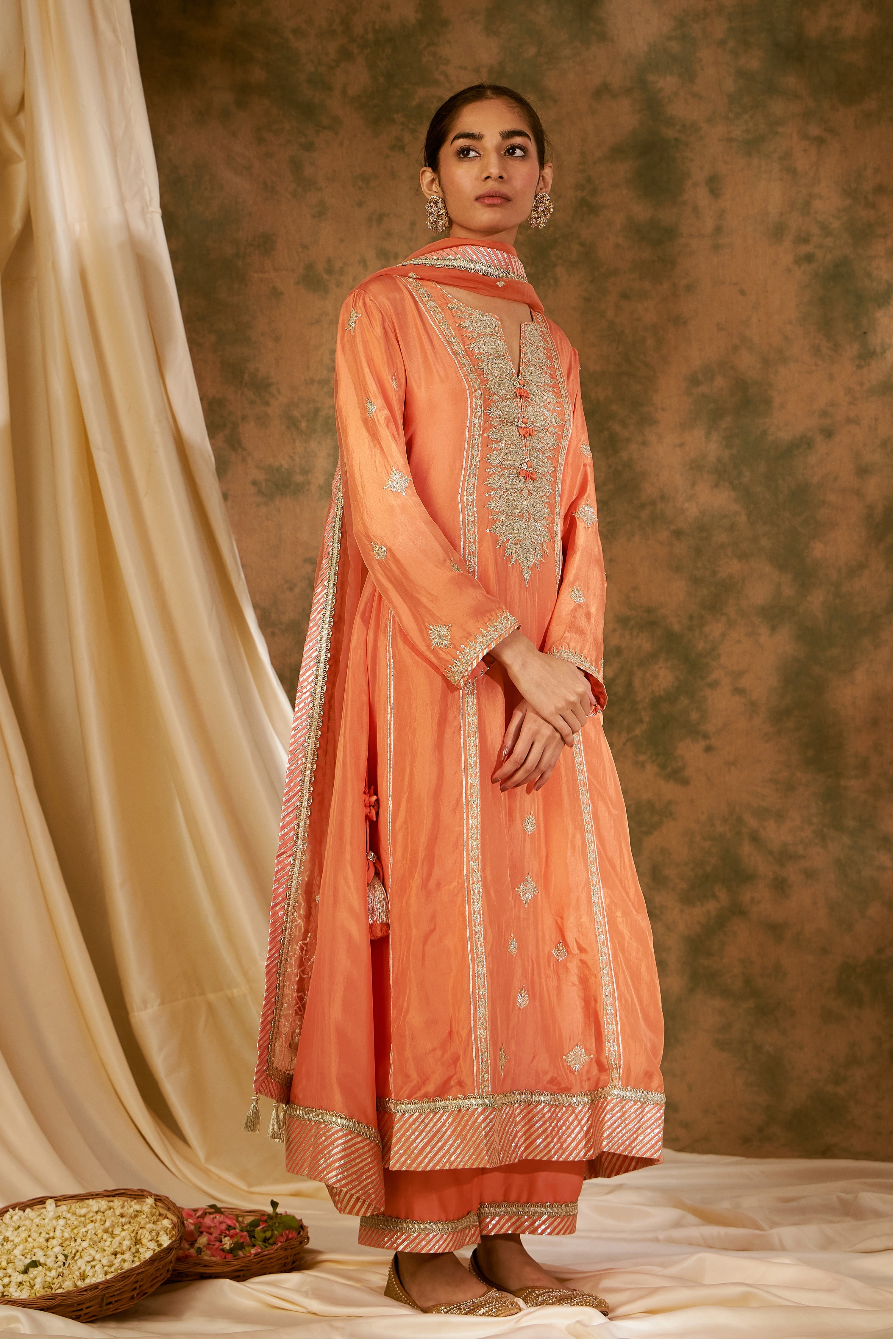 Nakshi Side Tie-Up Kurta With Straight Pants