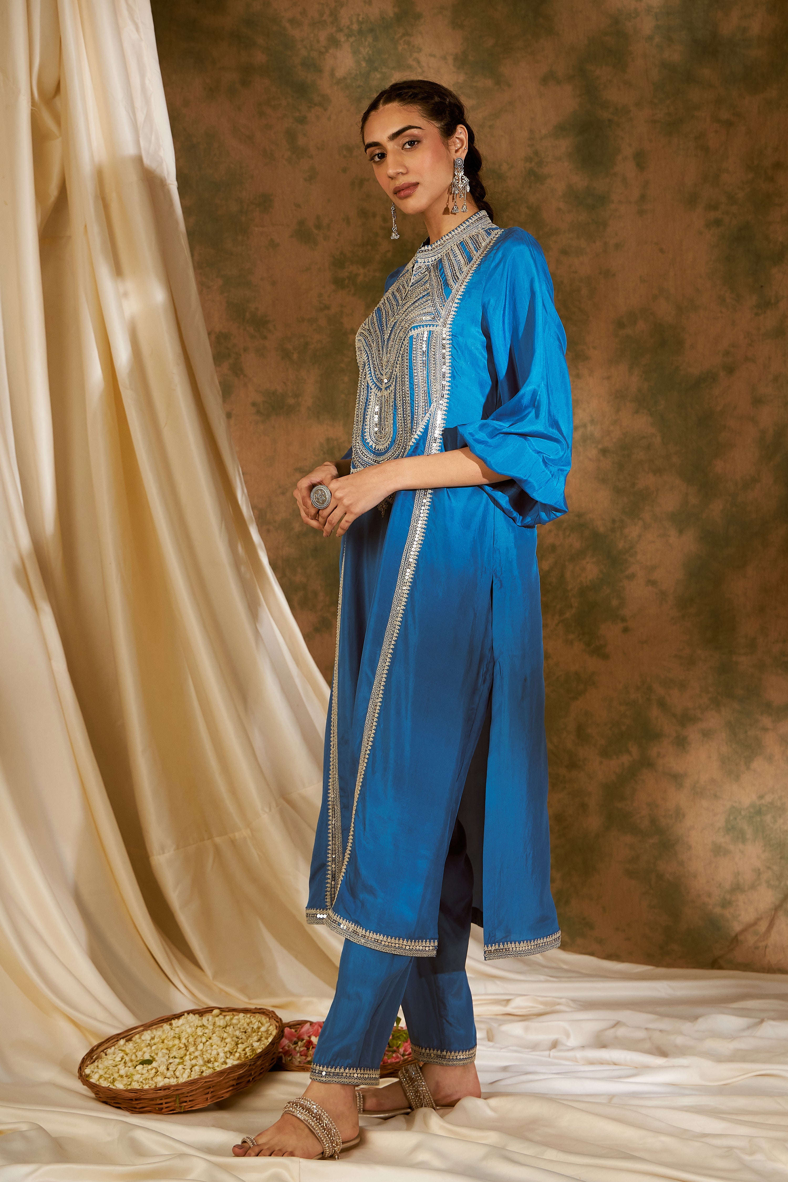 Dori Long Kurta With Balloonn Sleeves & Straight Pants