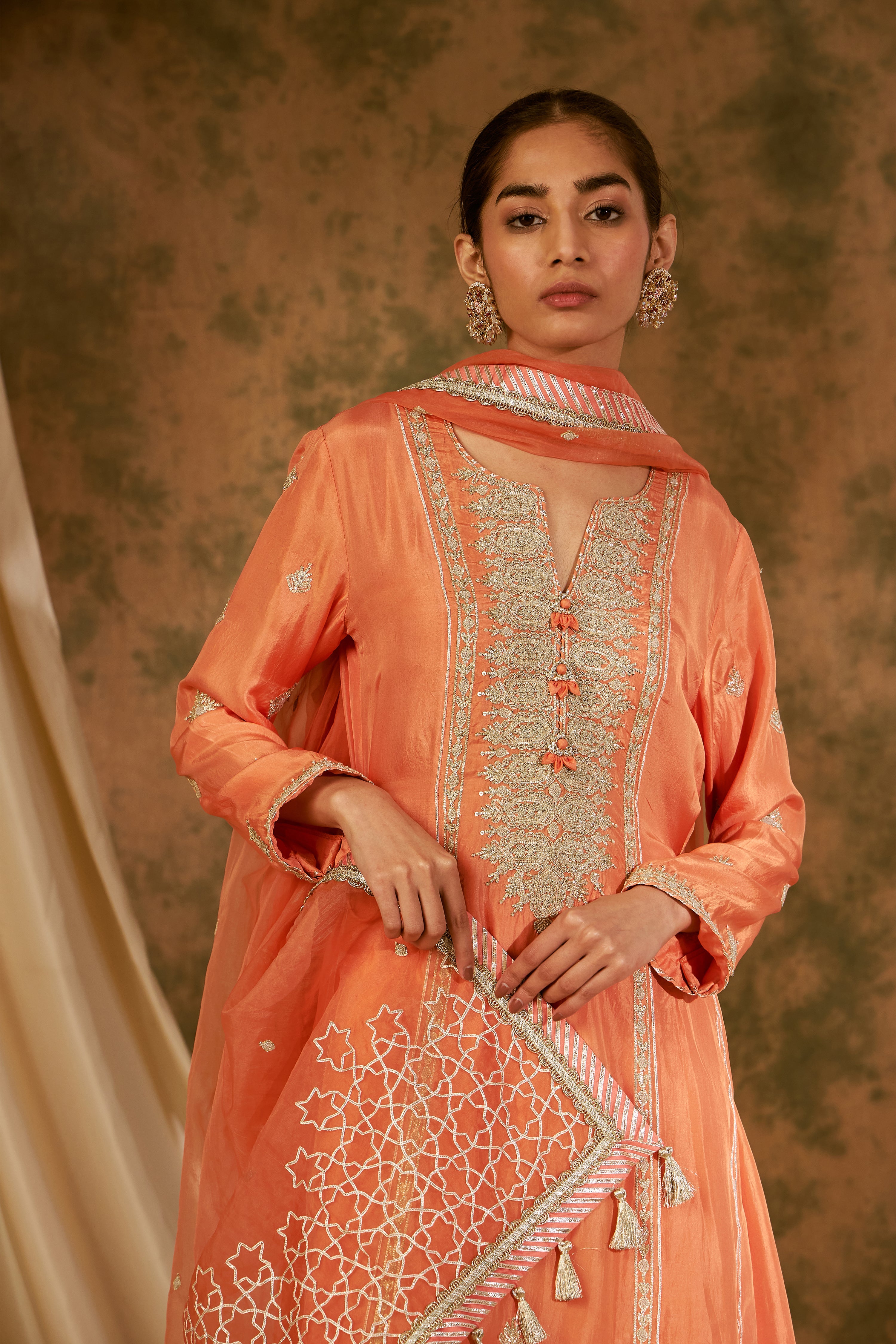 Nakshi Side Tie-Up Kurta With Straight Pants