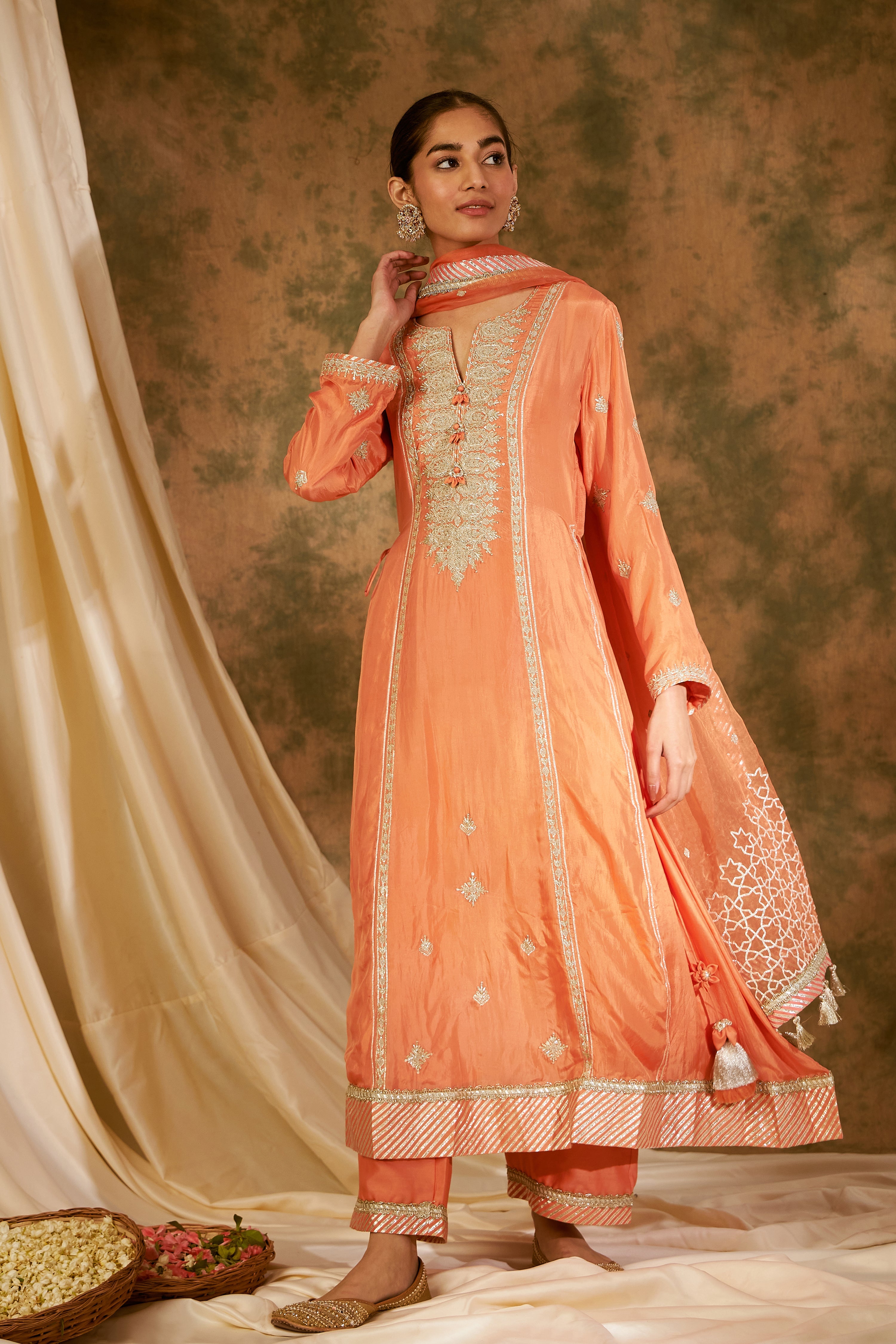 Nakshi Side Tie-Up Kurta With Straight Pants